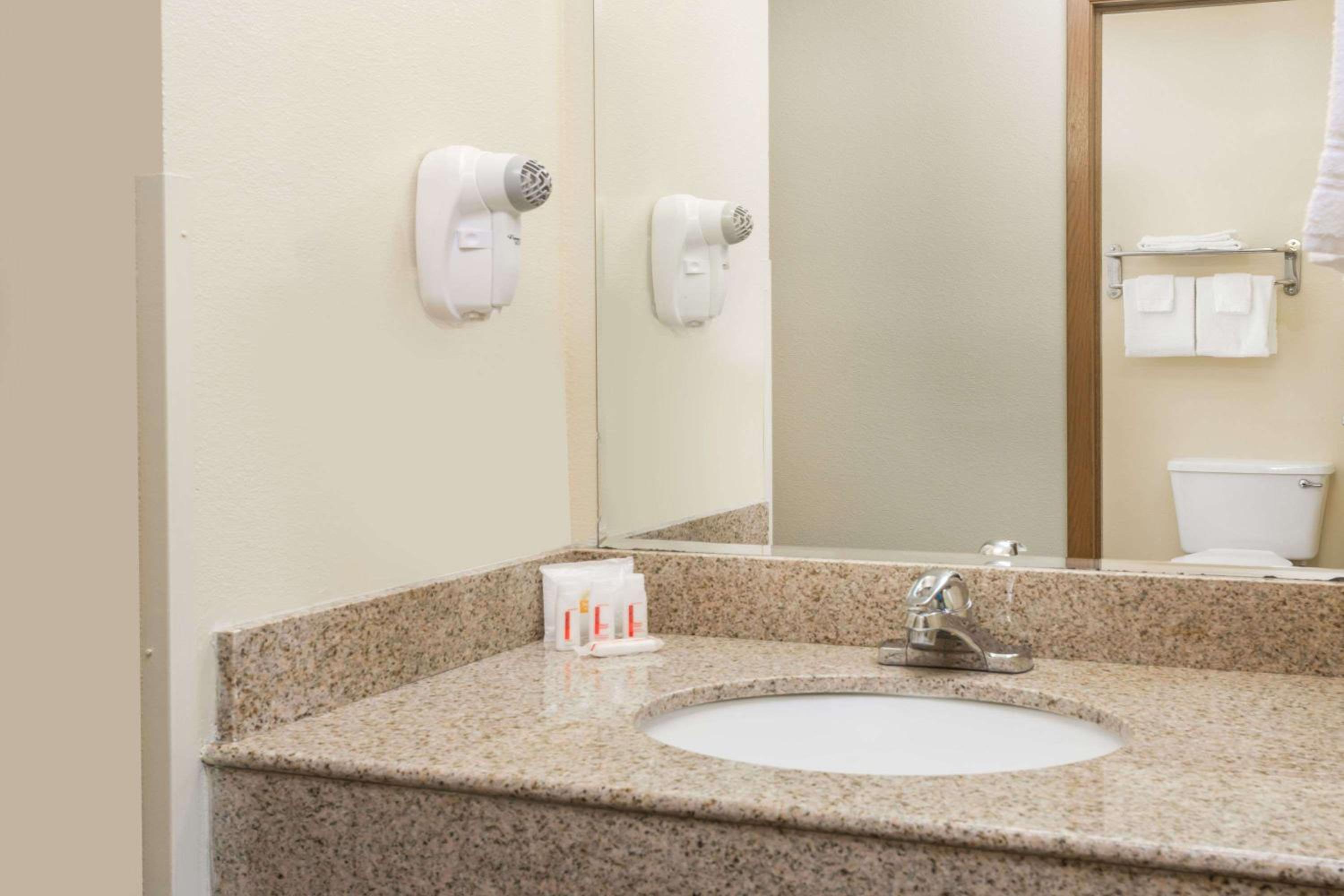 Days Inn by Wyndham Colby view 4