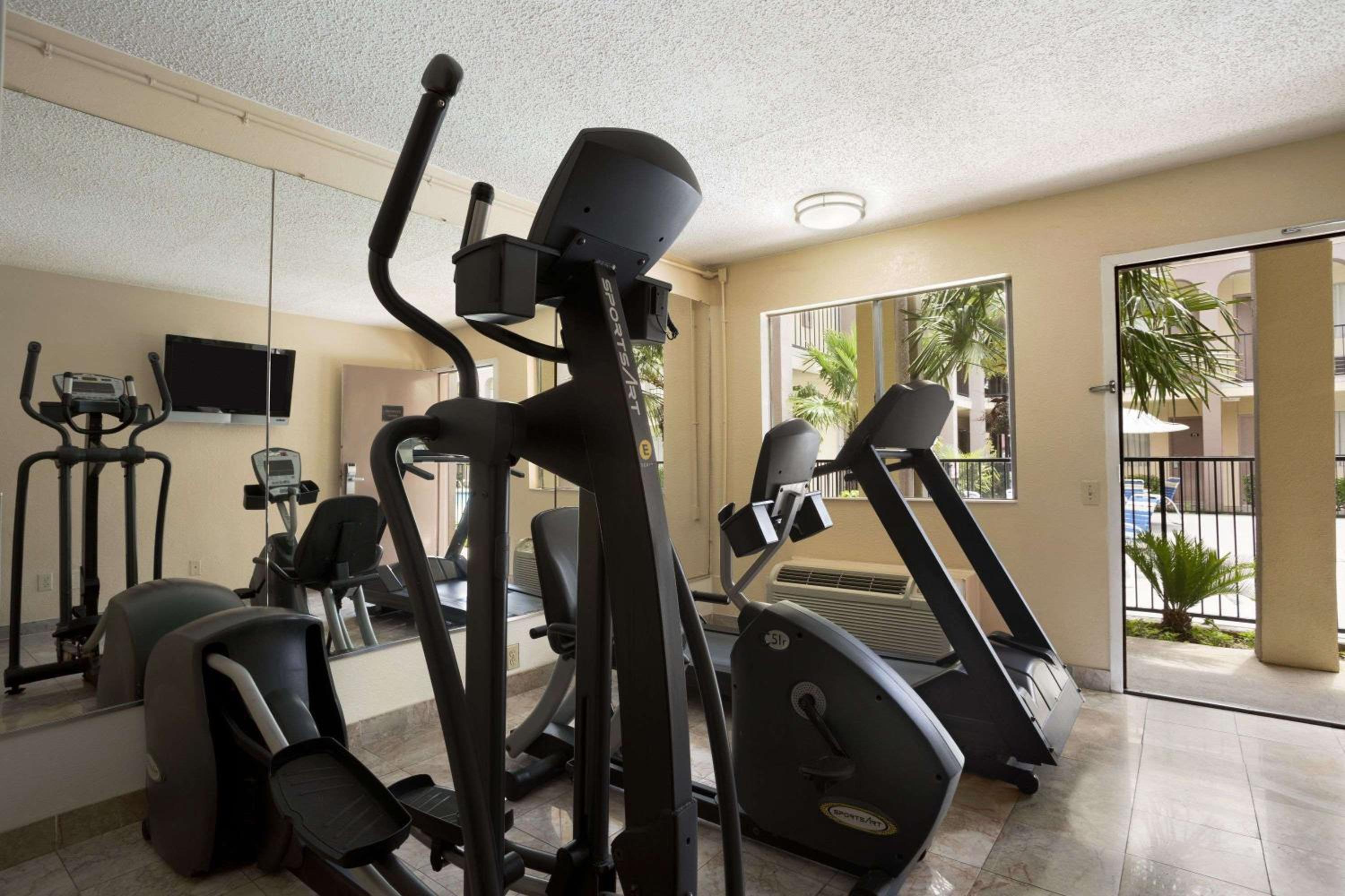 Days Inn by Wyndham Dallas Irving view 4