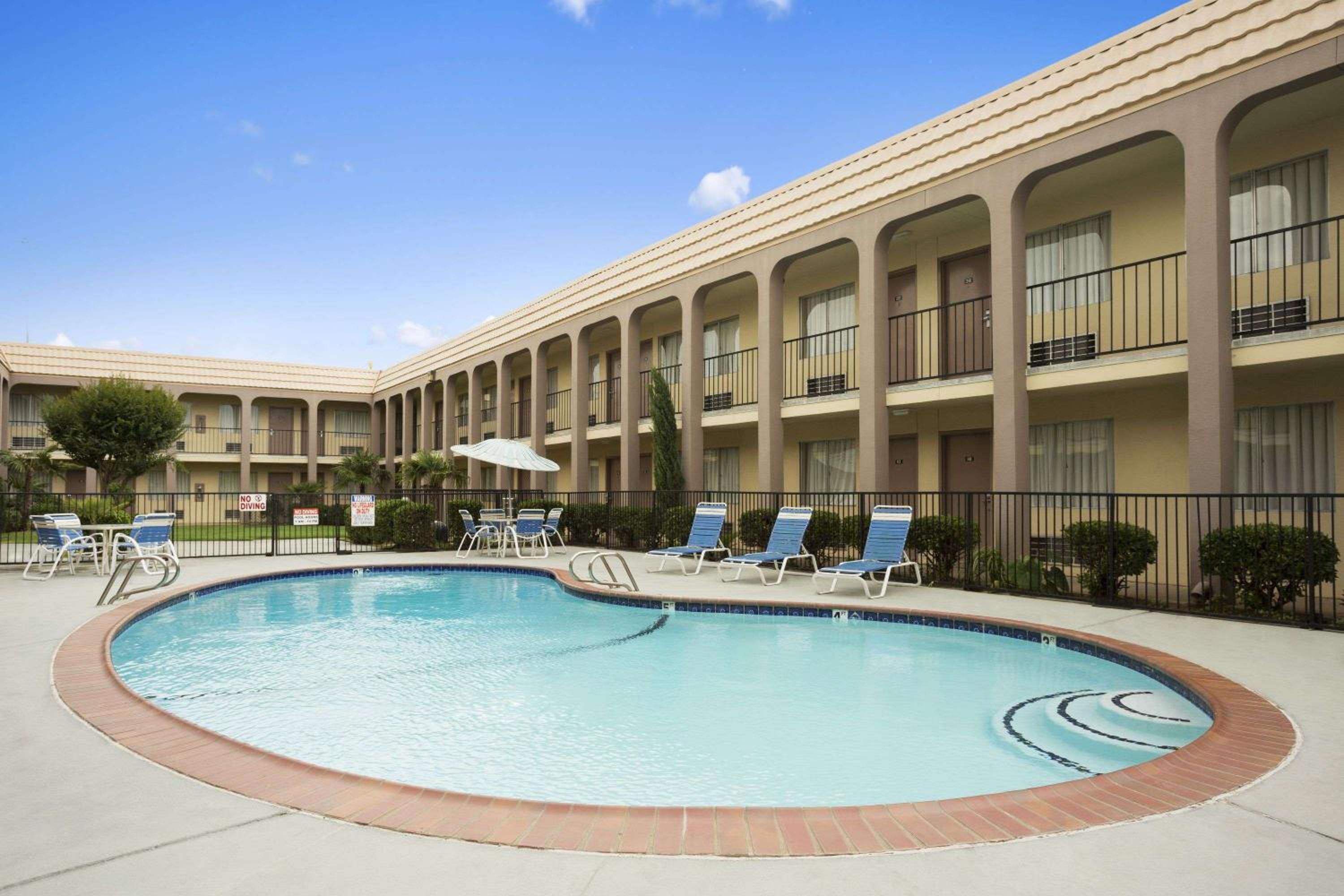 Days Inn by Wyndham Dallas Irving view 3