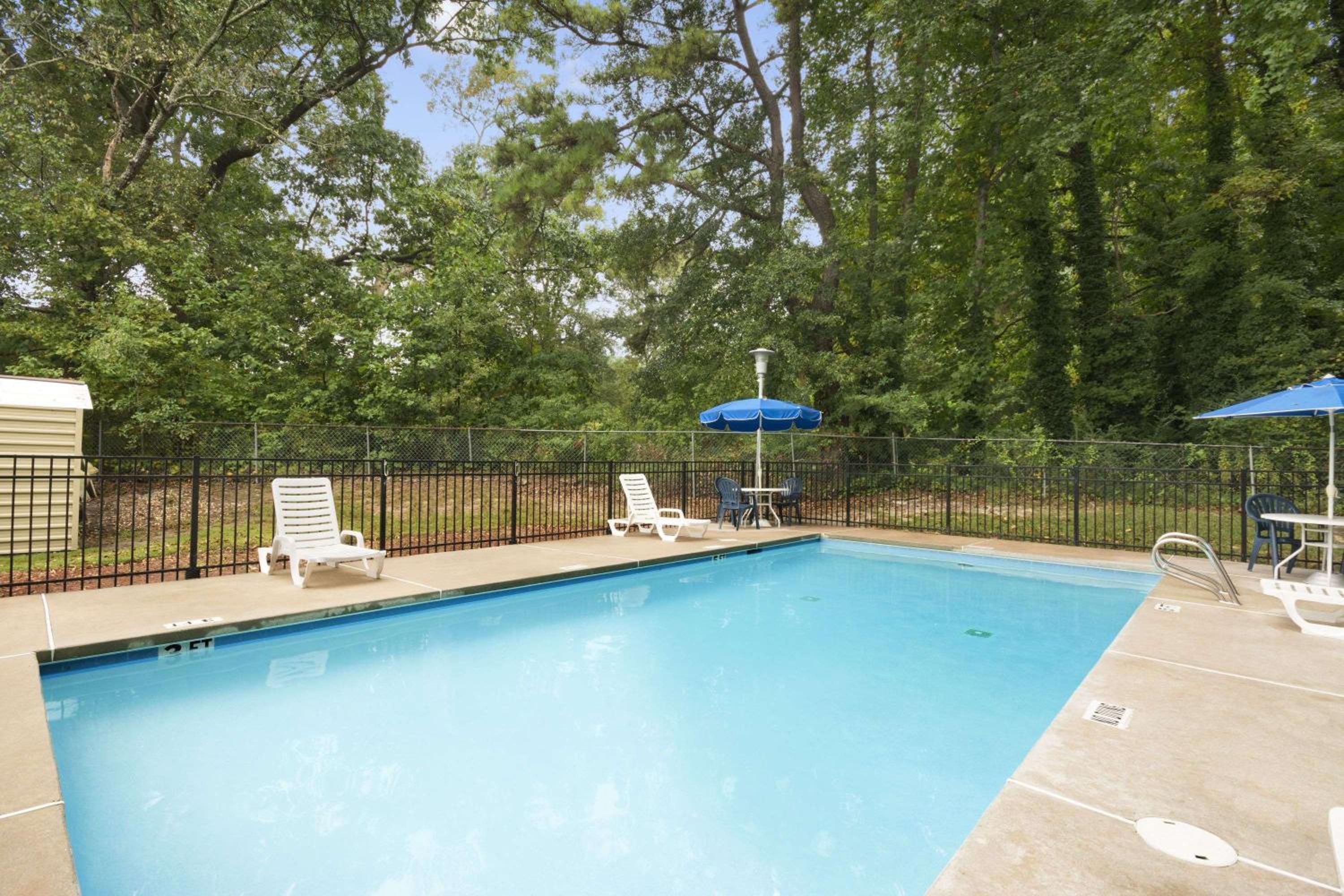 Days Inn by Wyndham Atlanta Stone Mountain - Property Image 2