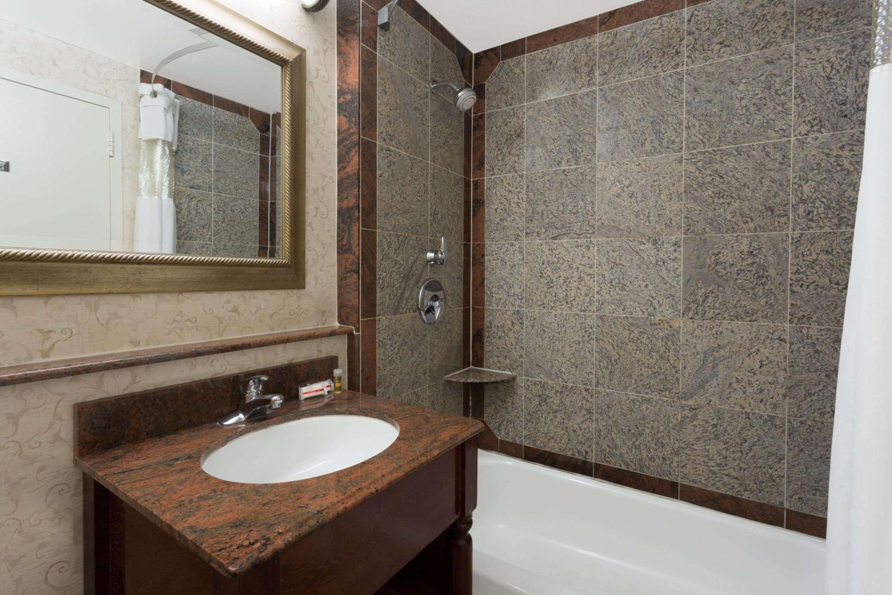Days Inn by Wyndham Lanham Washington DC - Property Image 9