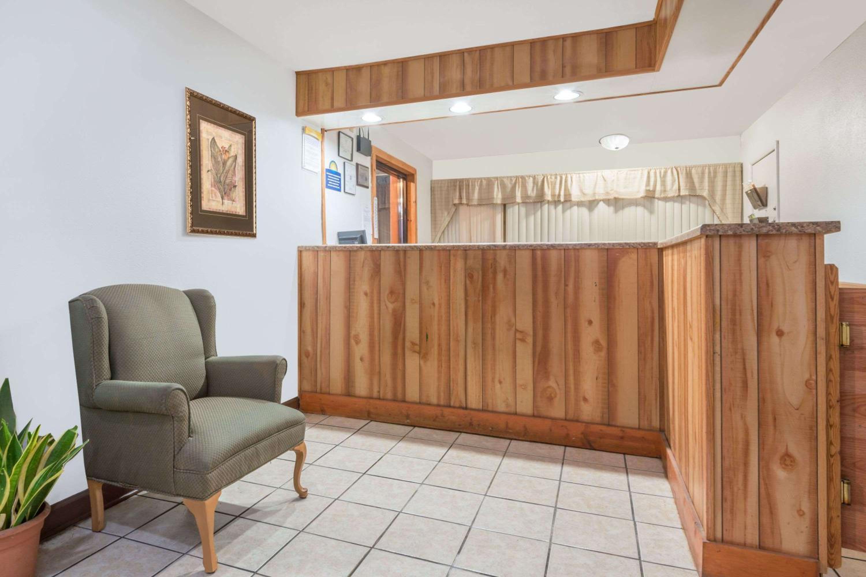 Days Inn by Wyndham Mt. Sterling view 4