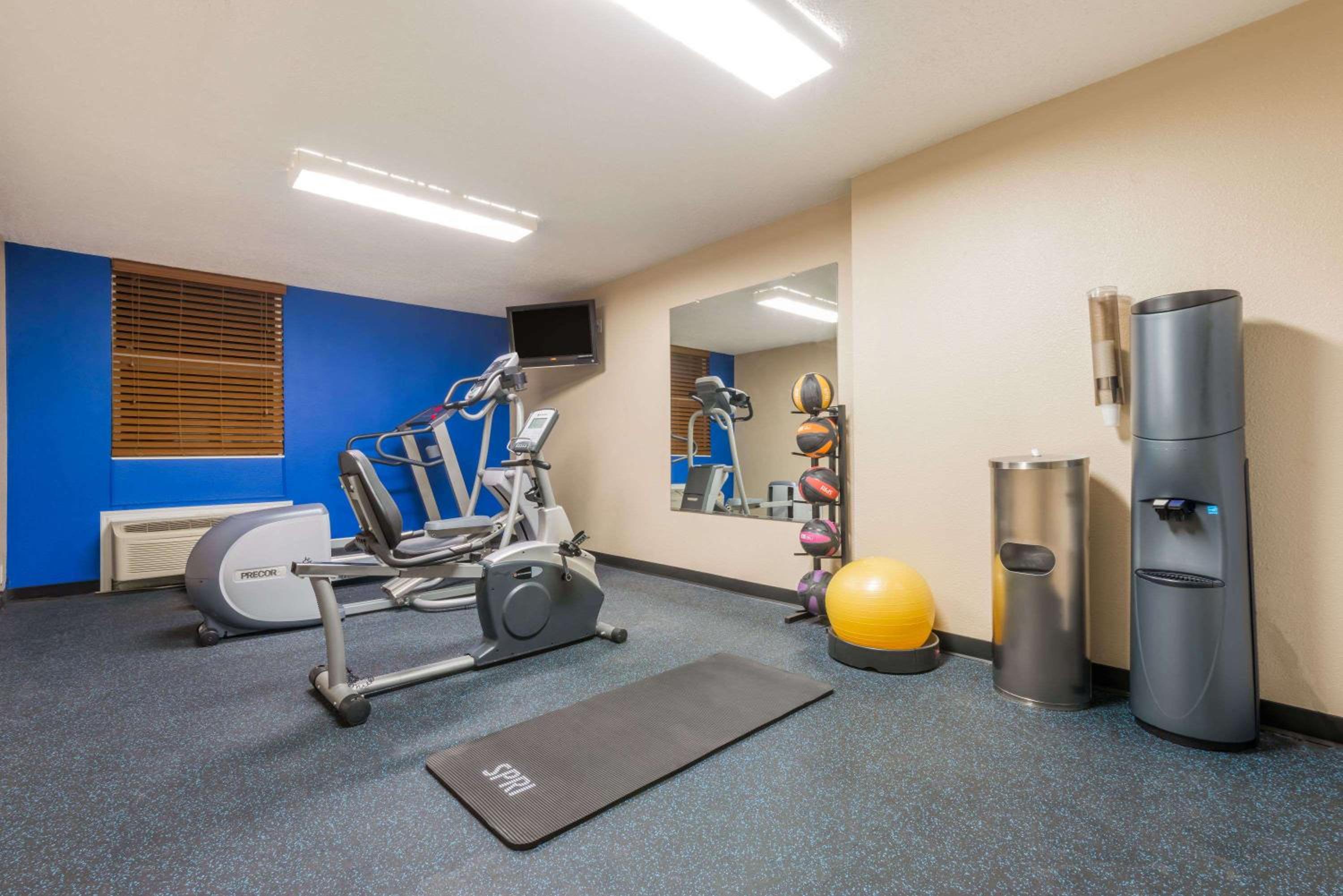 Gillette Vacations - Days Inn by Wyndham Gillette - Property Image 3