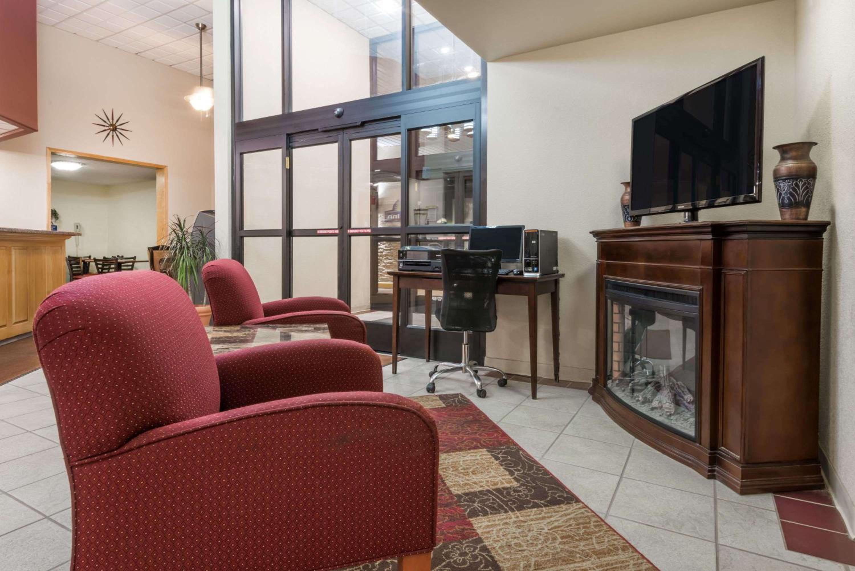 Gillette Vacations - Days Inn by Wyndham Gillette - Property Image 2