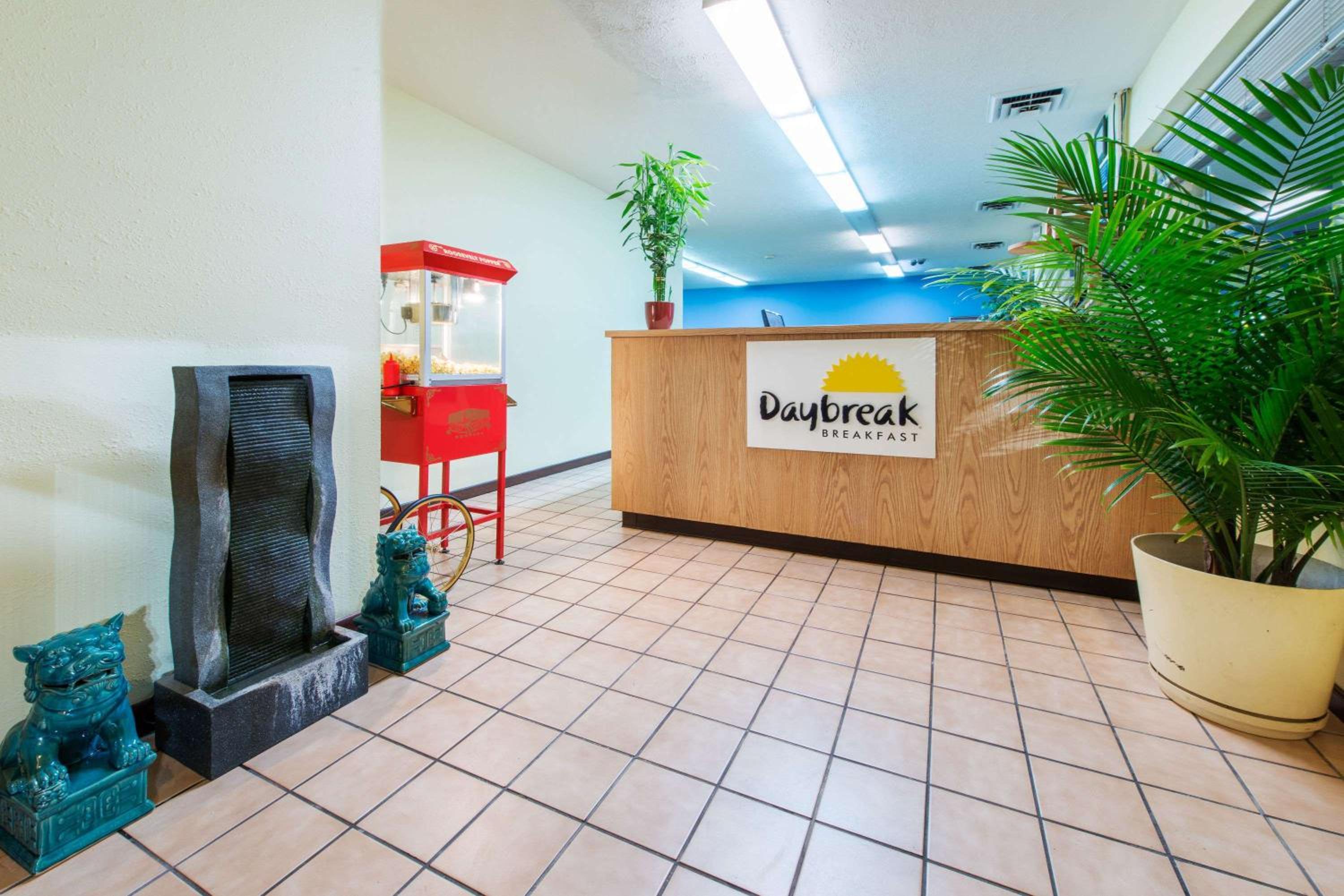 Frankfort Vacations - Days Inn by Wyndham Frankfort - Property Image 1