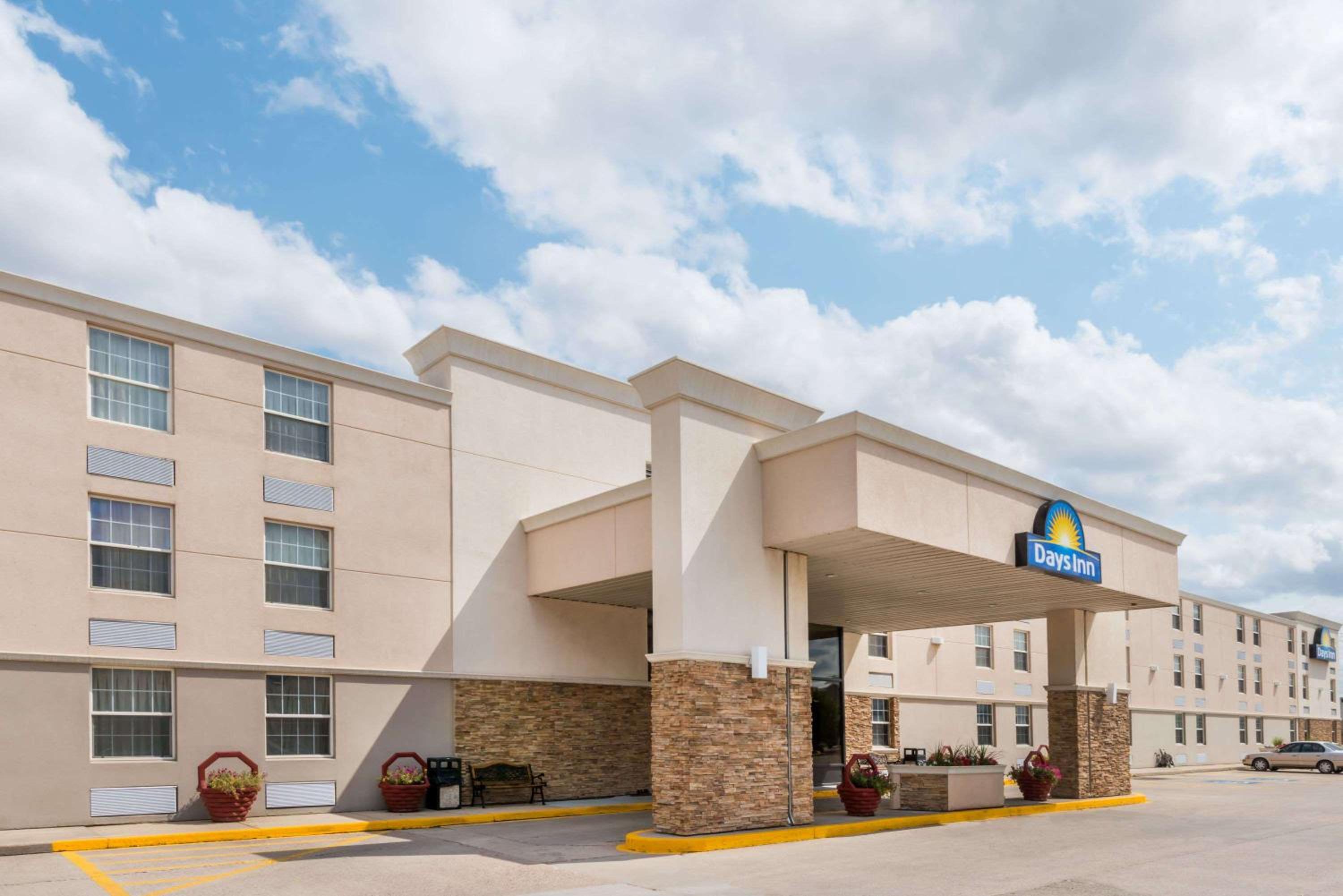 Gillette Vacations - Days Inn by Wyndham Gillette - Property Image 1