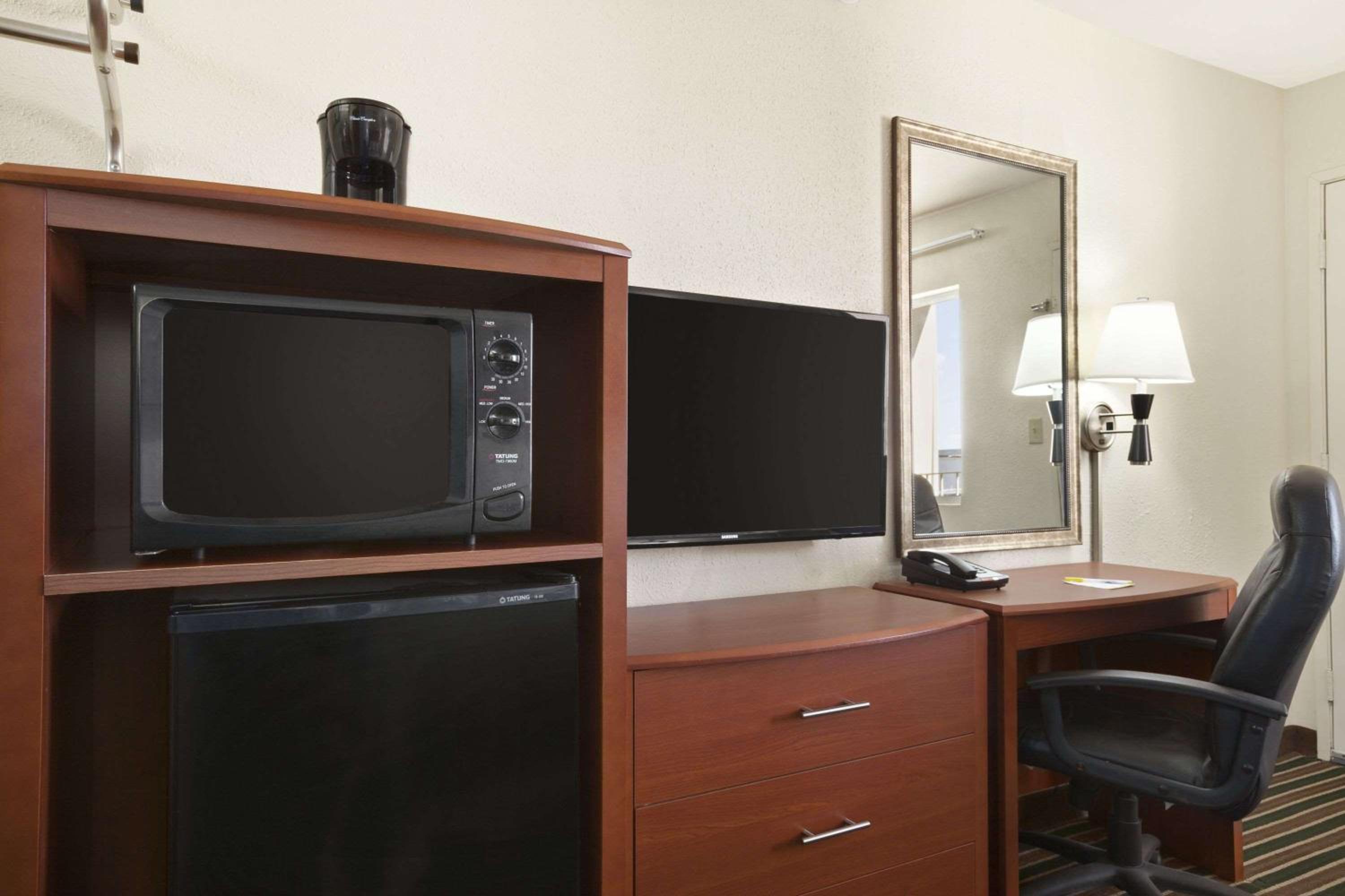 Days Inn by Wyndham Champaign/Urbana view 5