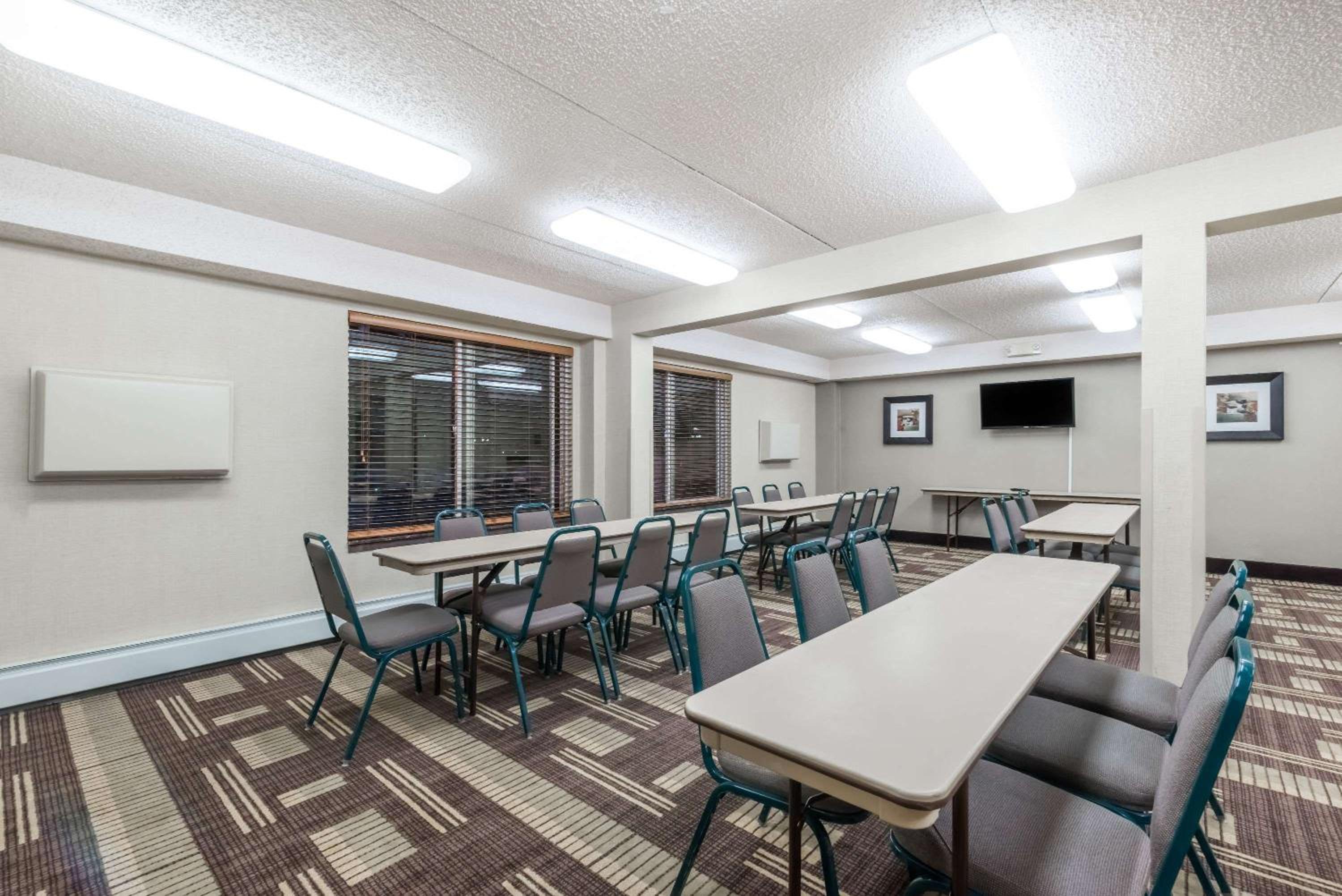 Bismarck Vacations - Days Inn by Wyndham Bismarck - Property Image 18