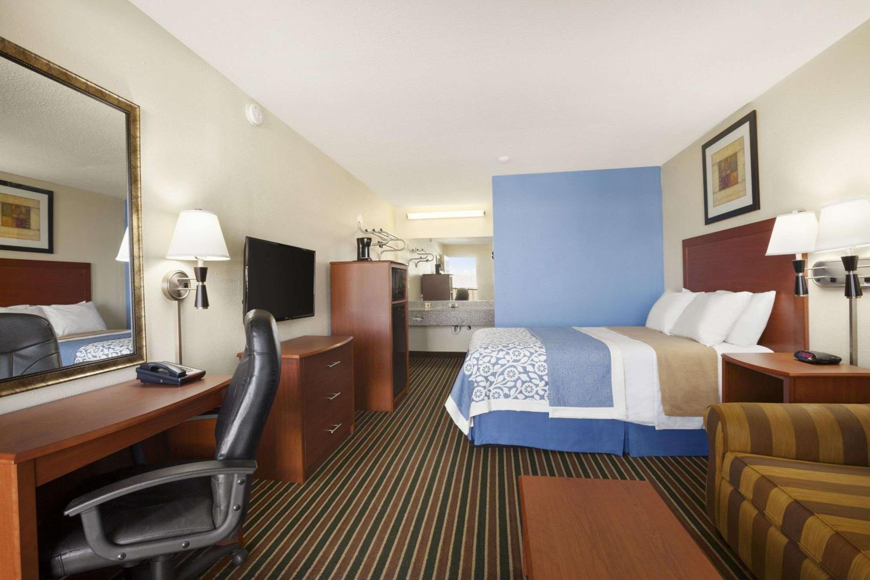 Days Inn by Wyndham Champaign/Urbana view 3