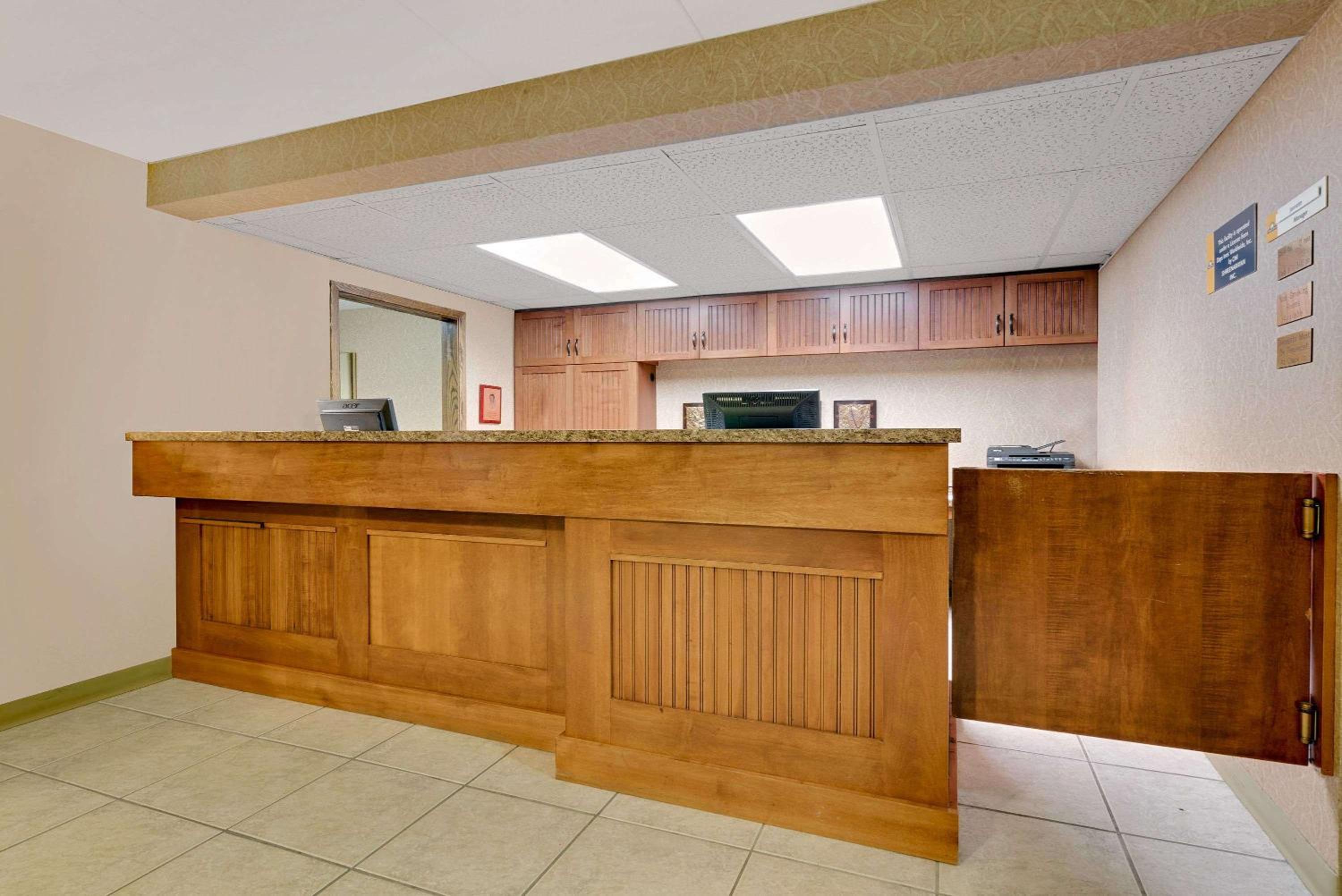 Days Inn by Wyndham International Falls view 4
