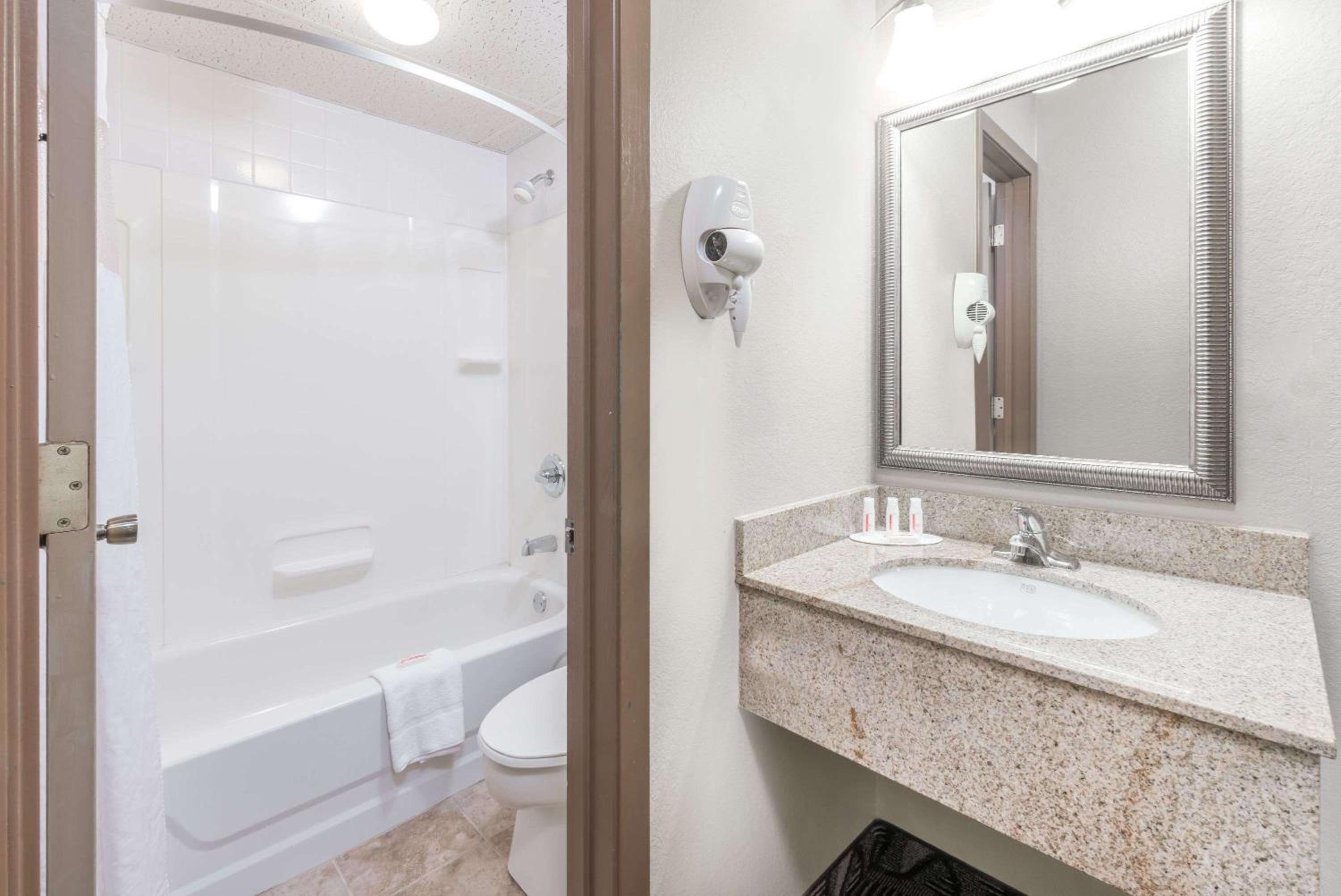 Bismarck Vacations - Days Inn by Wyndham Bismarck - Property Image 41