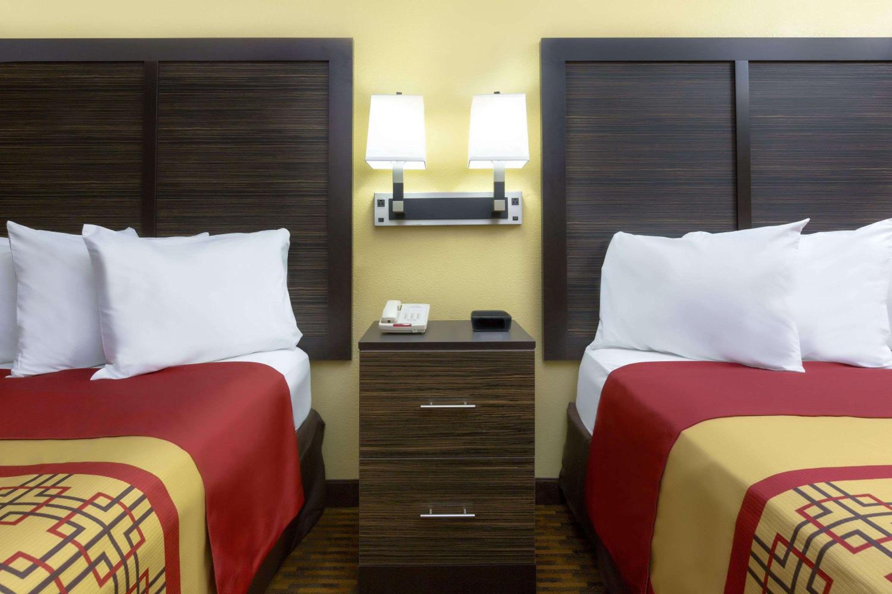 Days Inn by Wyndham Columbus-North Fort Moore, Fotografia 14