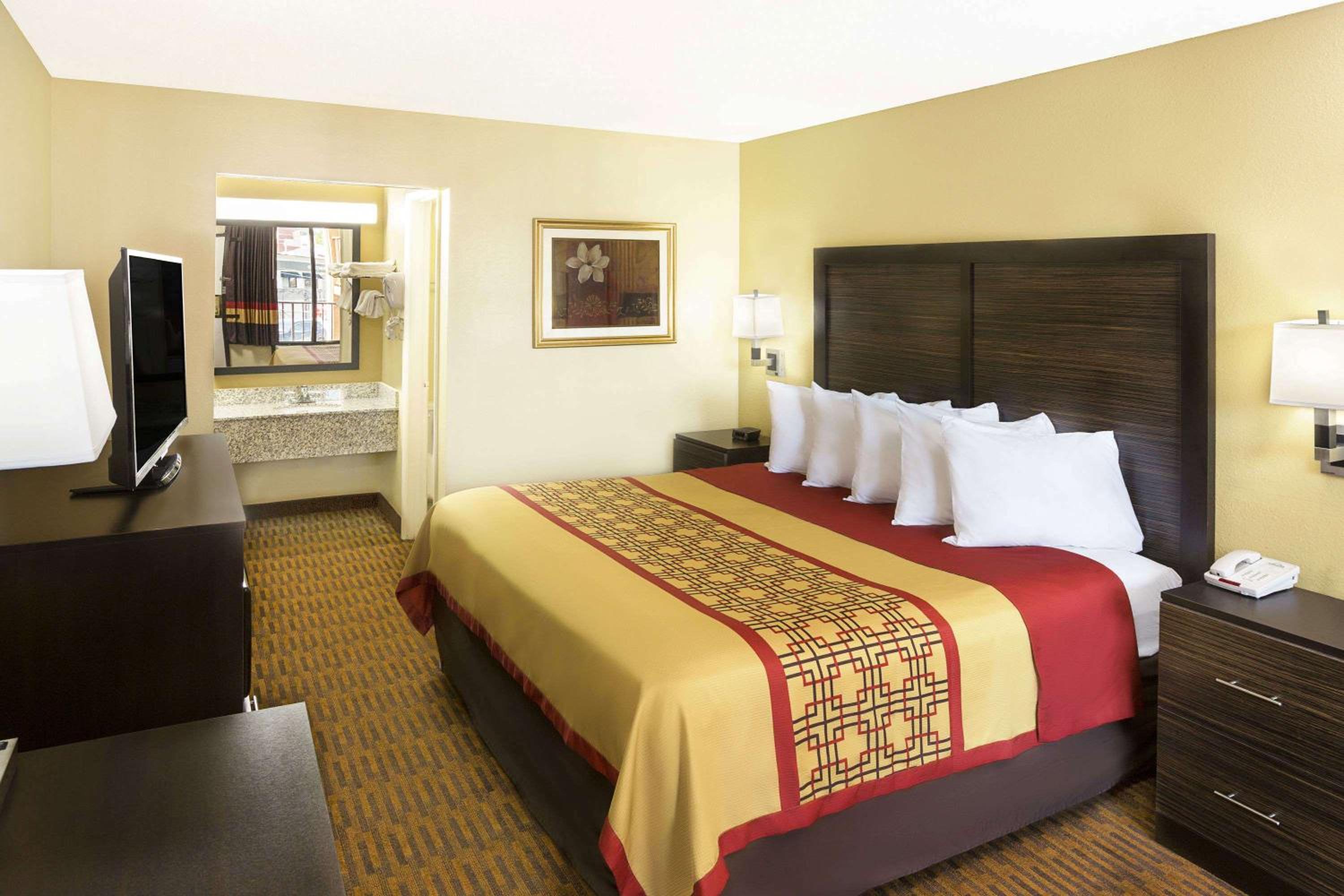 Days Inn by Wyndham Columbus-North Fort Moore, Fotografia 13