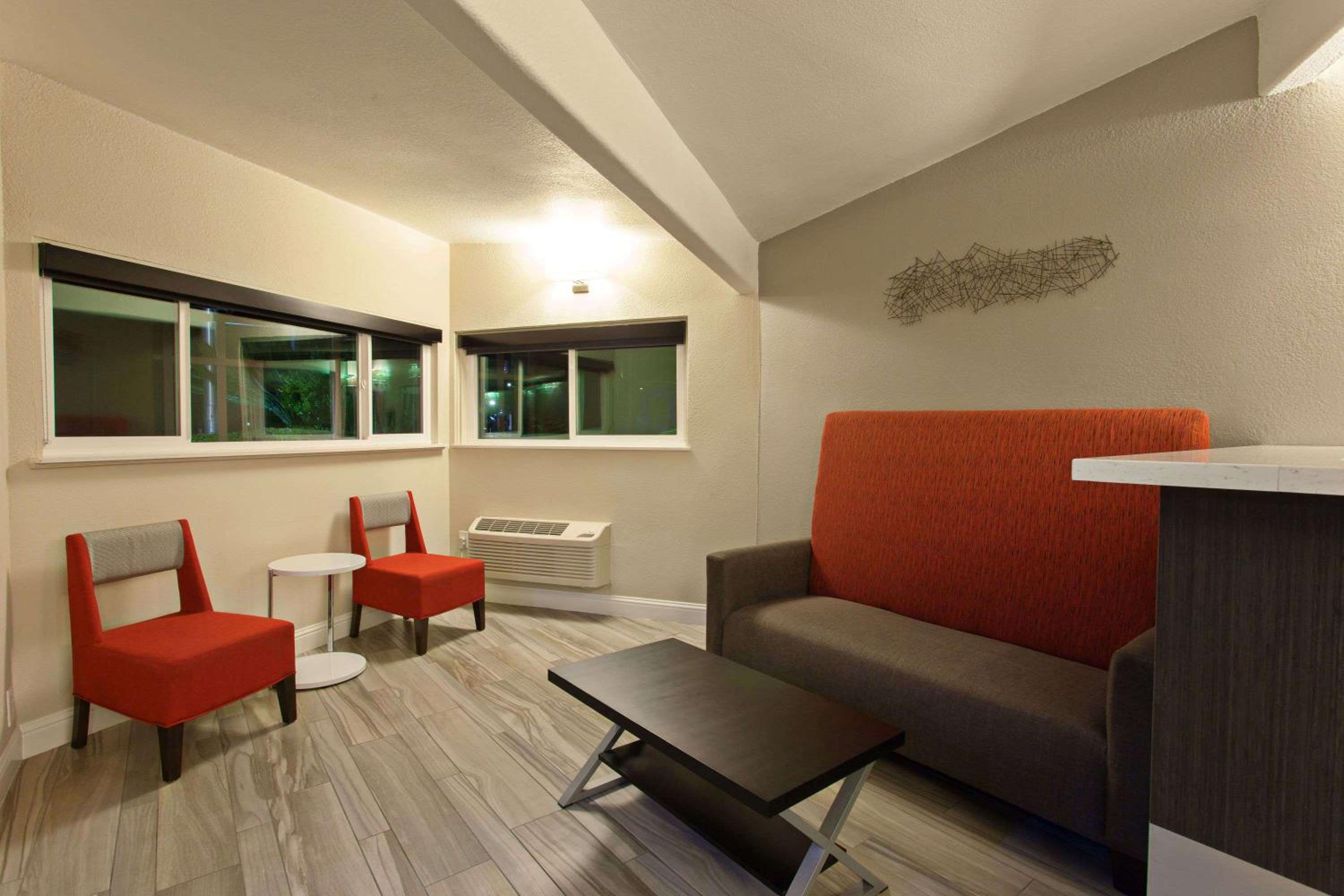 Days Inn by Wyndham Chowchilla Gateway to Yosemite view 4