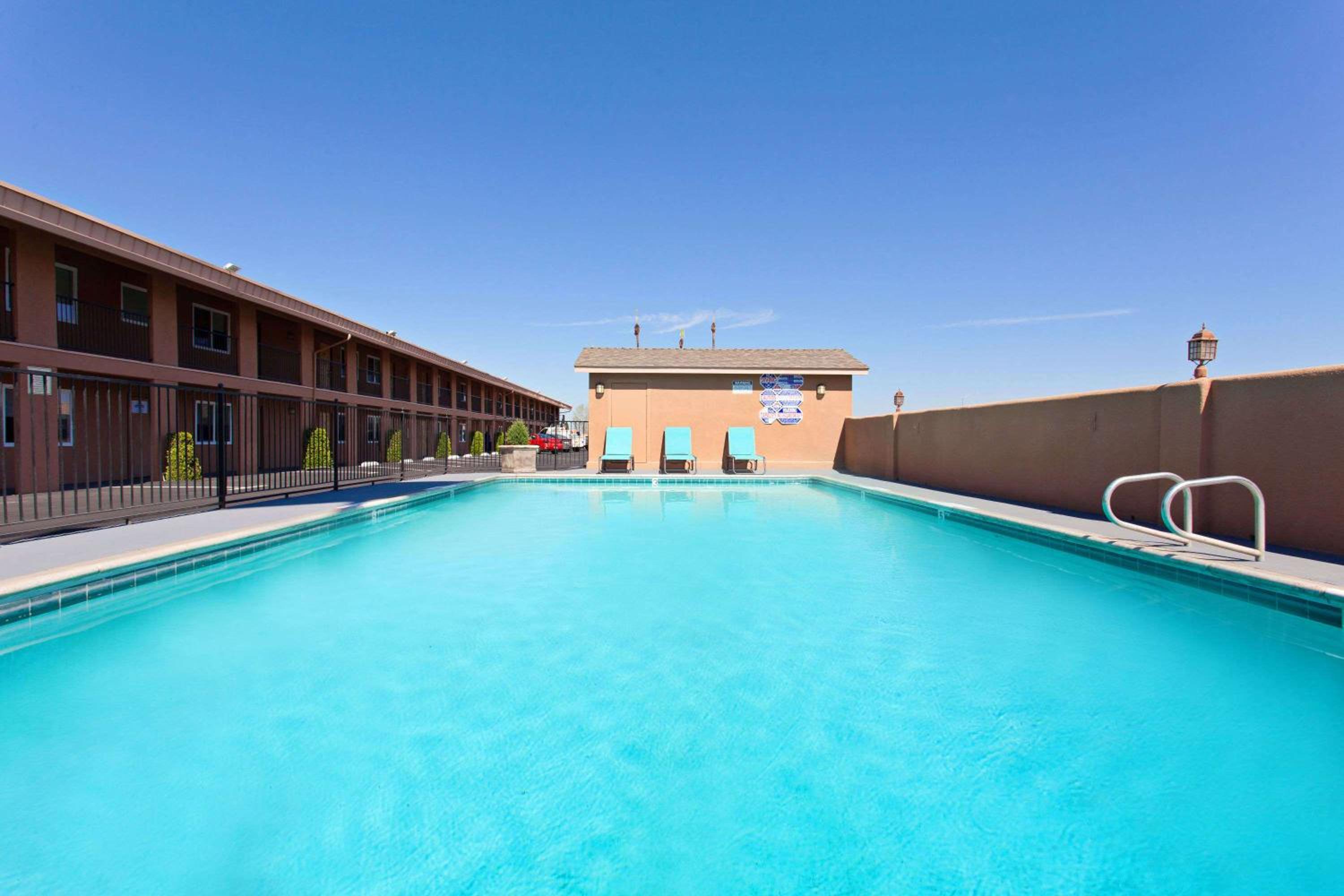 Days Inn by Wyndham Chowchilla Gateway to Yosemite view 5