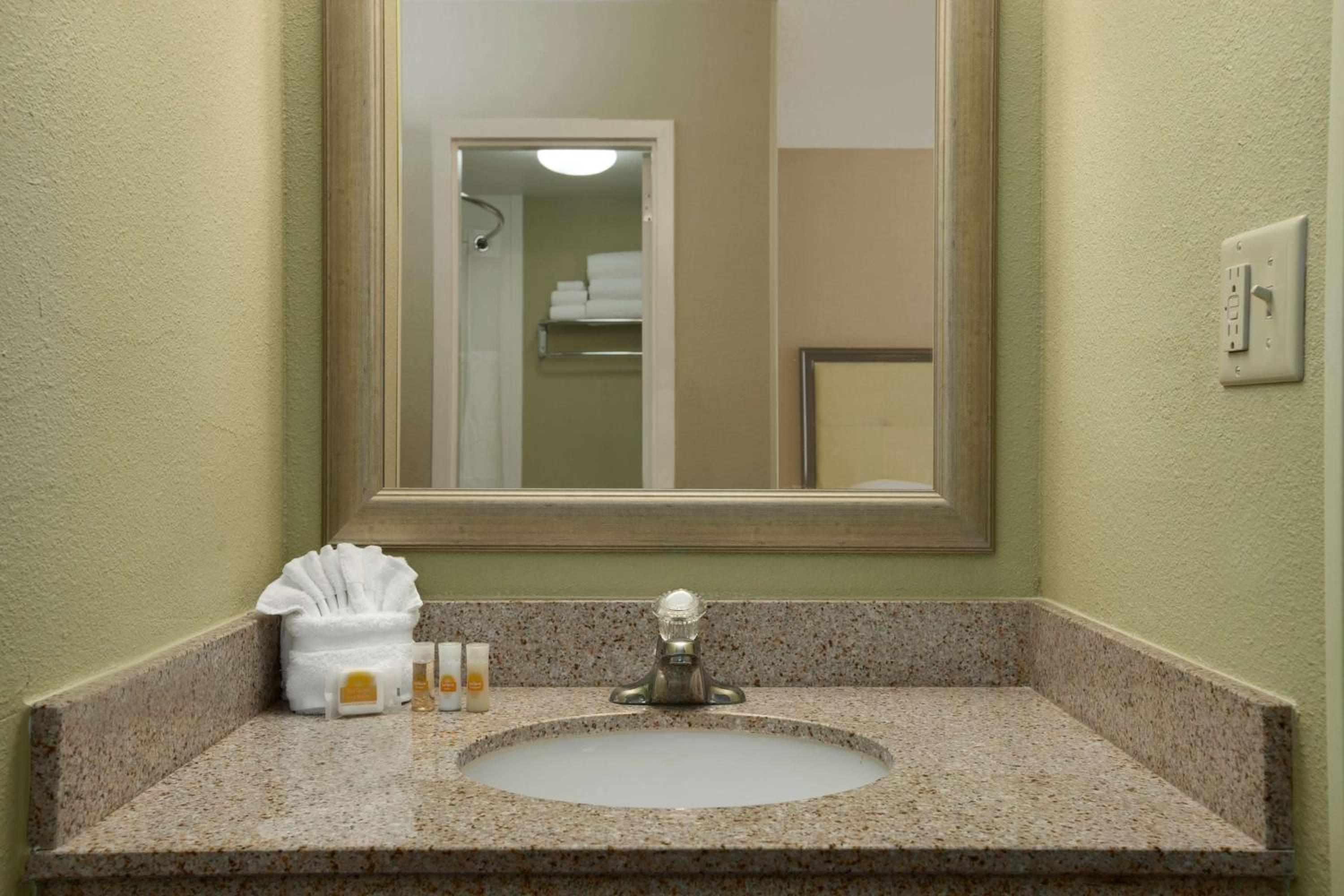 Days Inn by Wyndham Baltimore Inner Harbor - Property Image 39