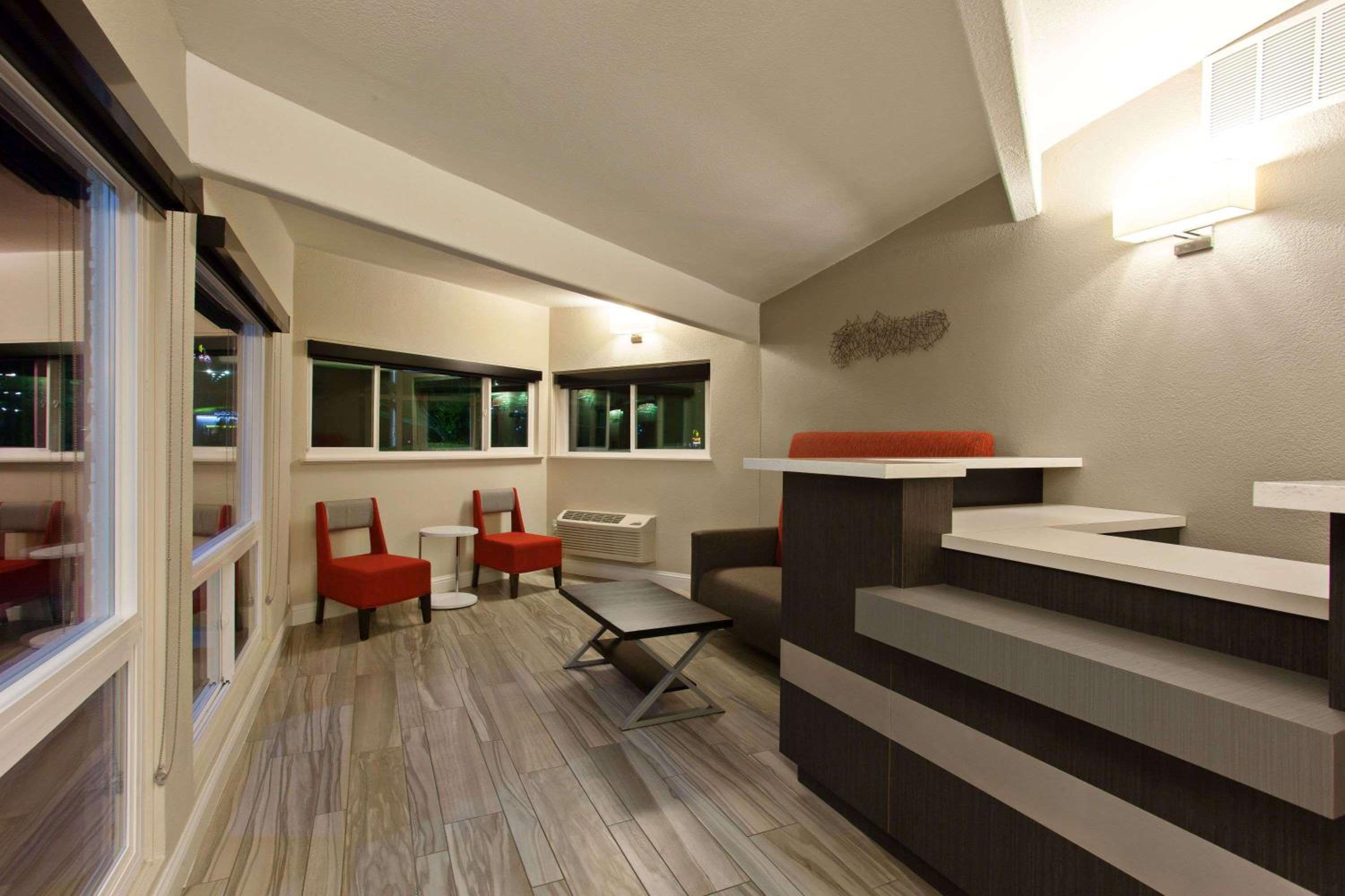 Days Inn by Wyndham Chowchilla Gateway to Yosemite view 3