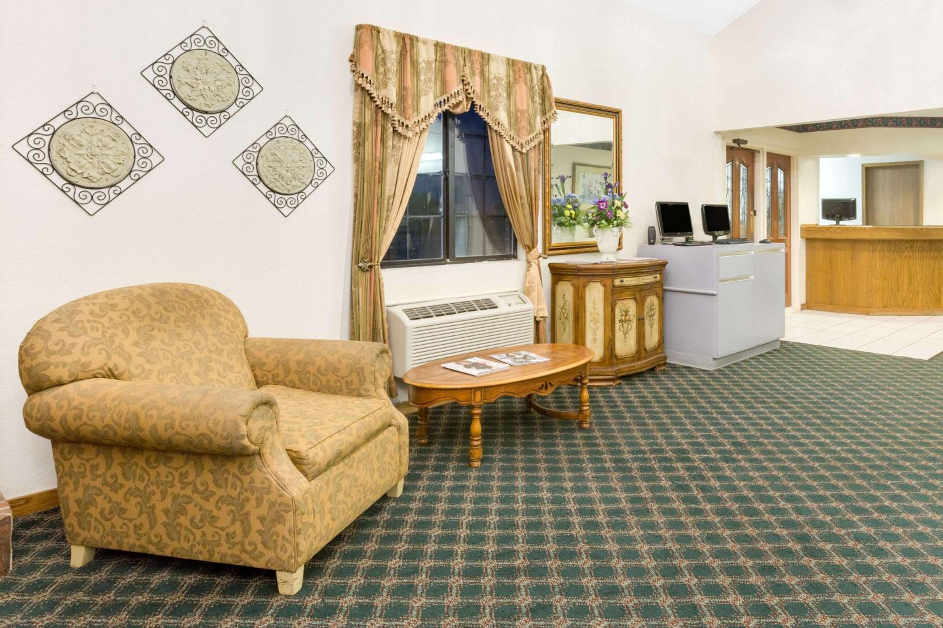 Days Inn by Wyndham Concordia view 2