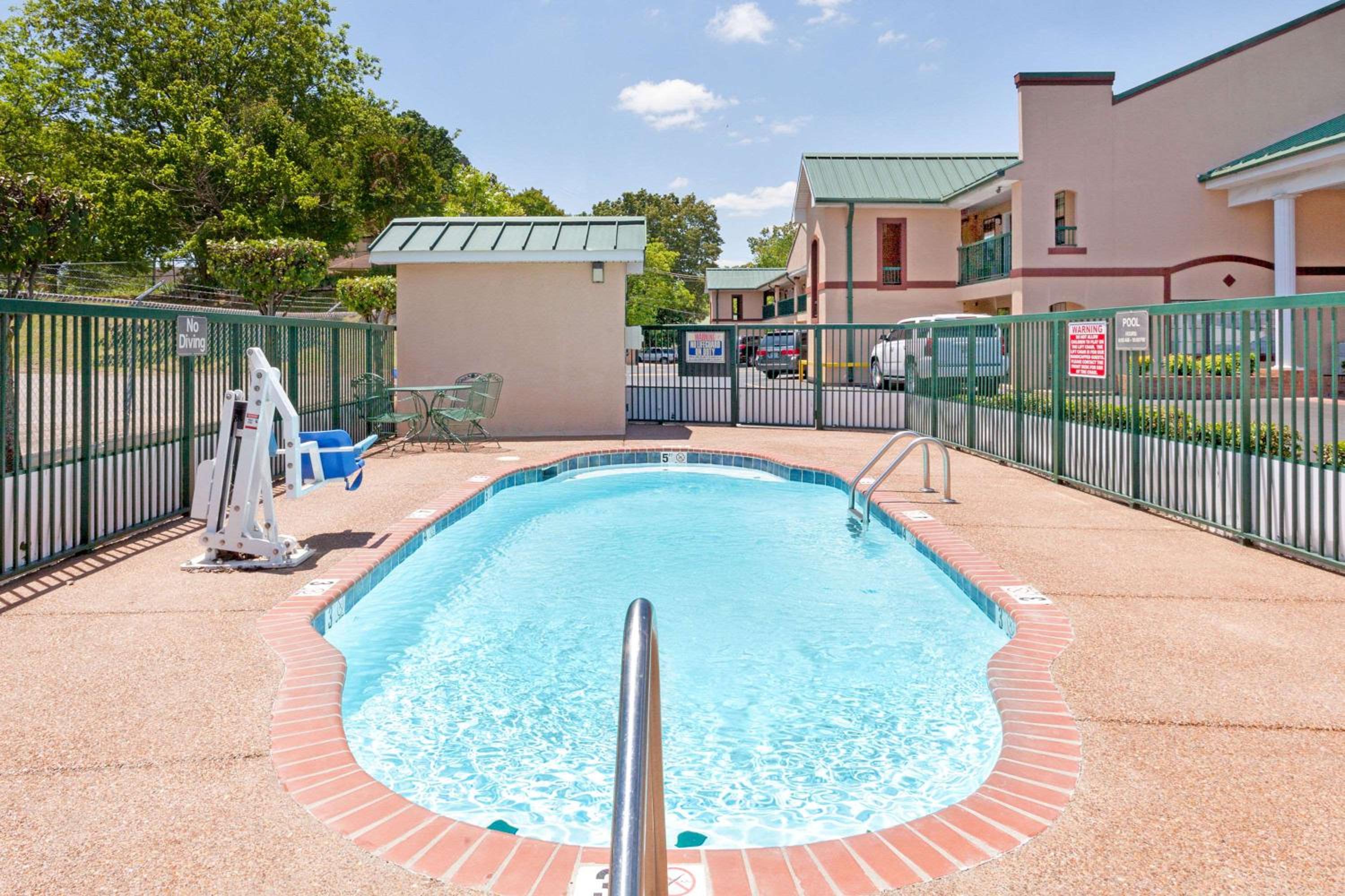Days Inn by Wyndham Lexington