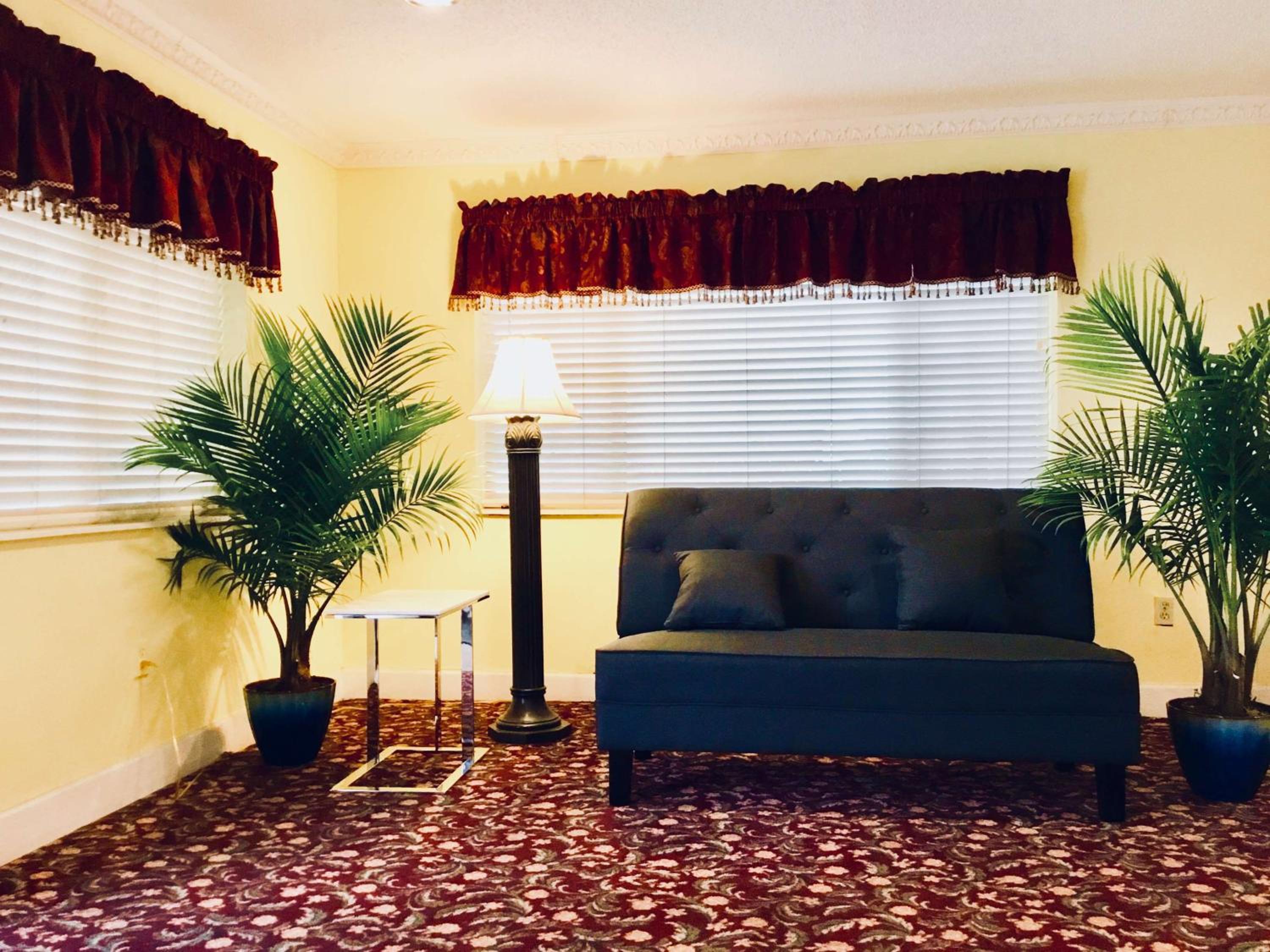 Days Inn by Wyndham Lake Village view 4