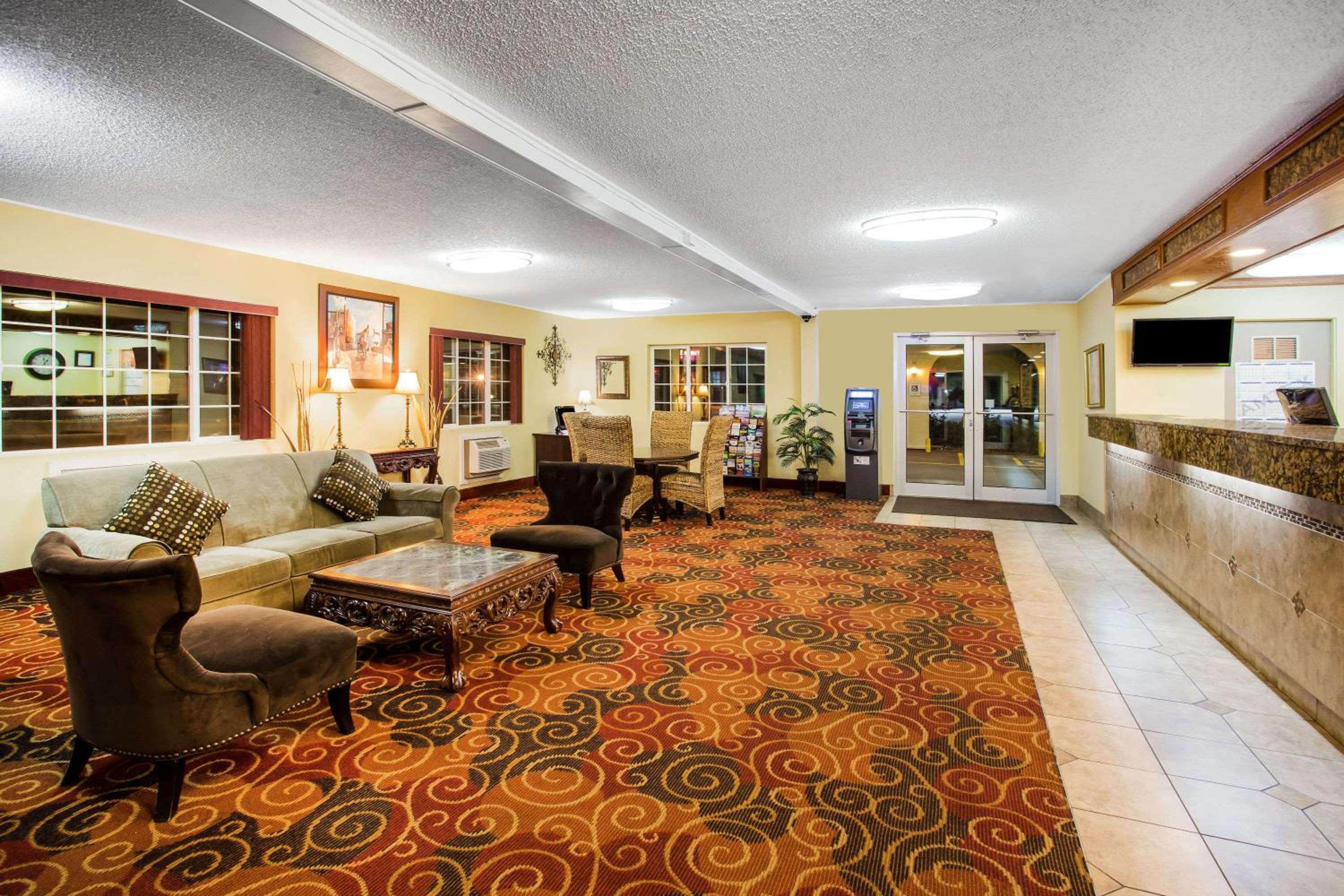Days Inn by Wyndham Yakima view 3