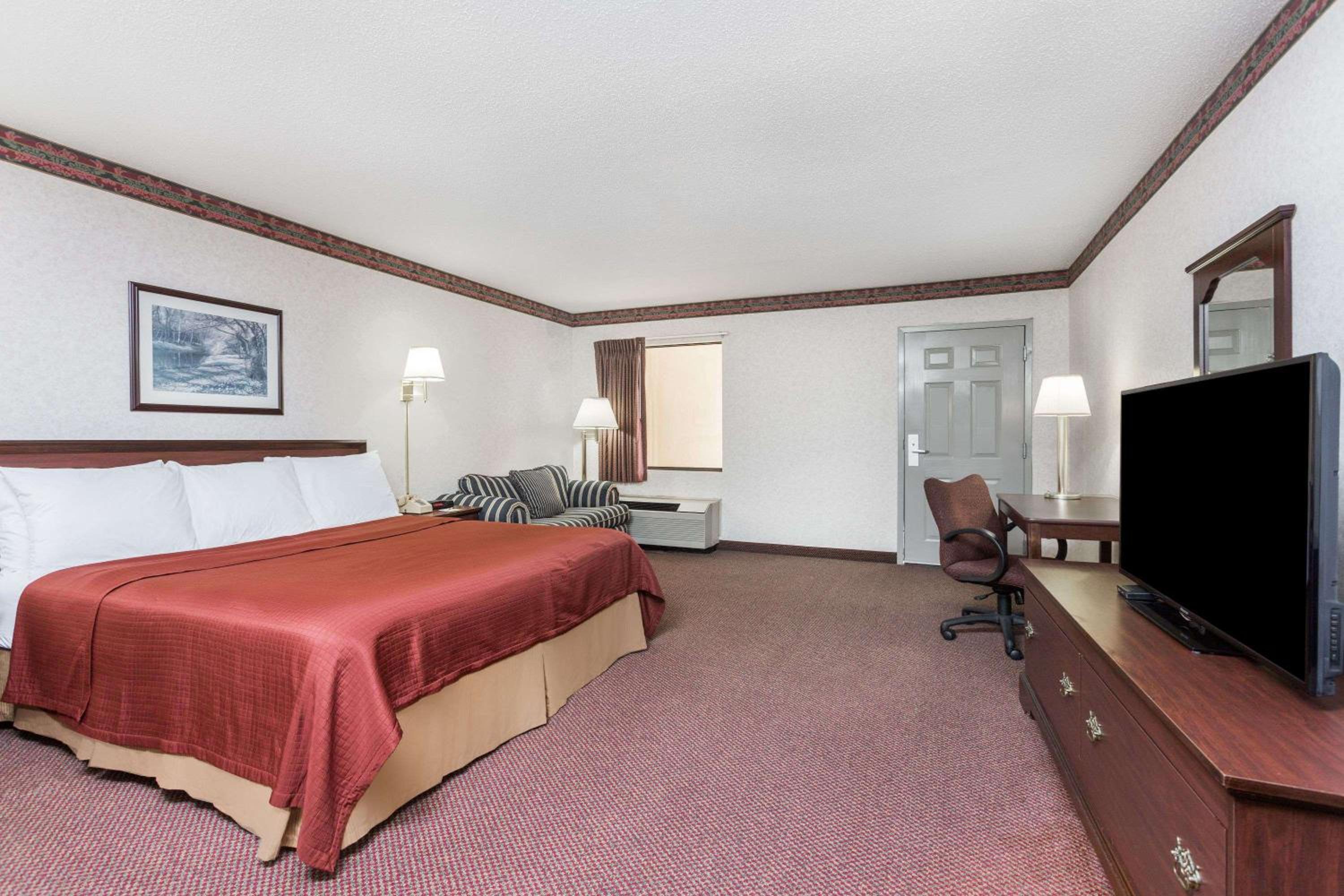 Days Inn by Wyndham Royston view 5