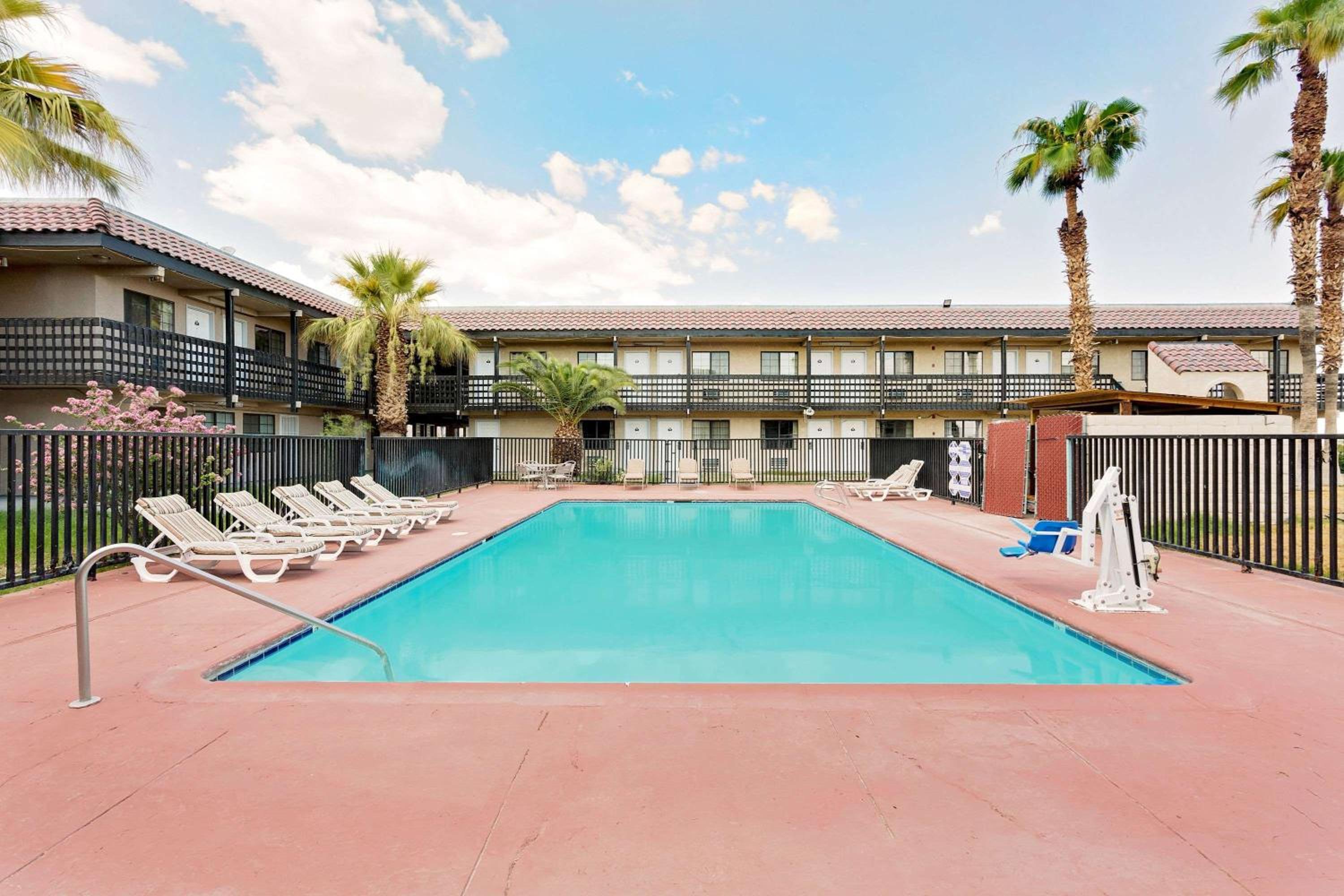 Days Inn & Suites by Wyndham Needles view 3