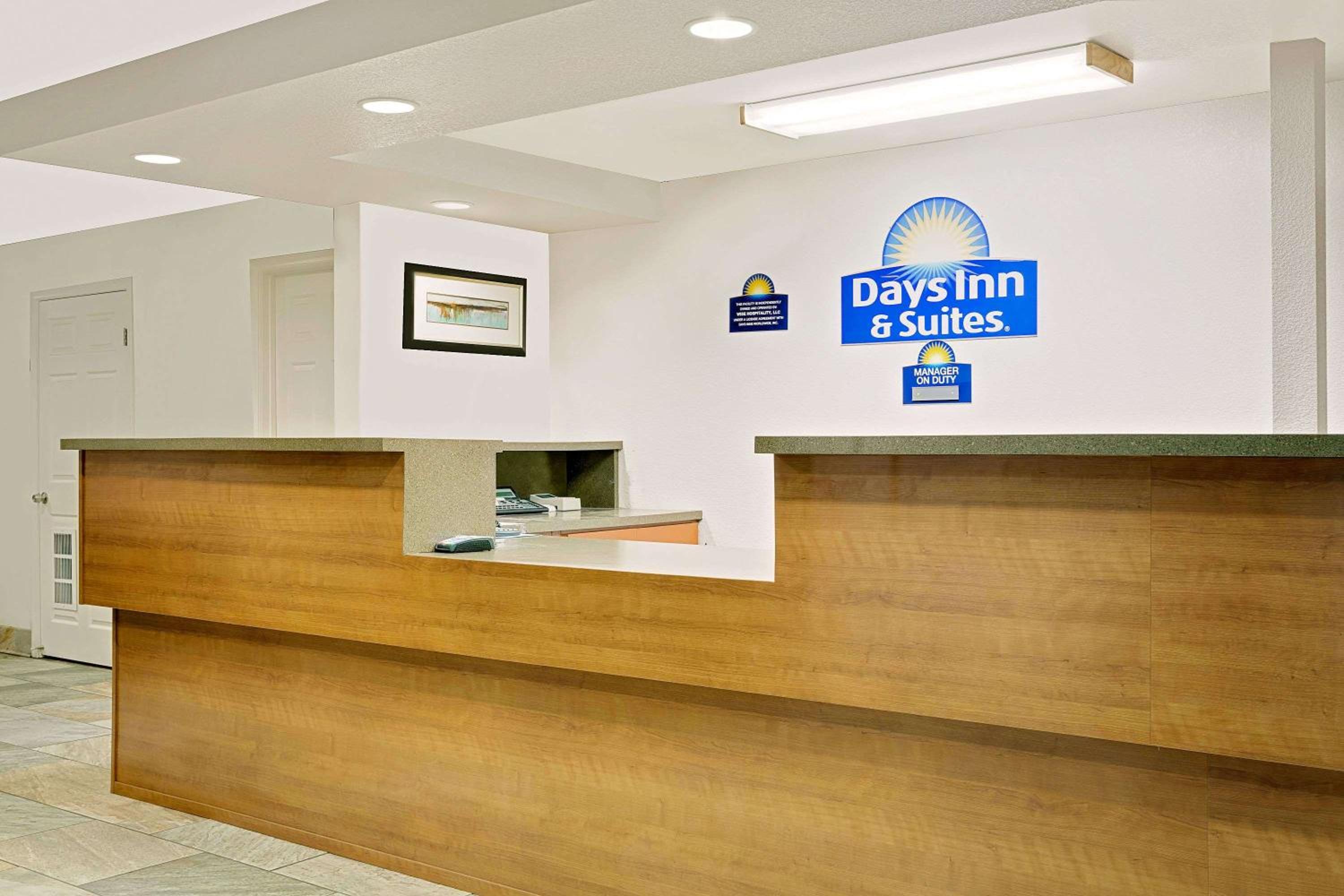 Days Inn & Suites by Wyndham Needles view 2