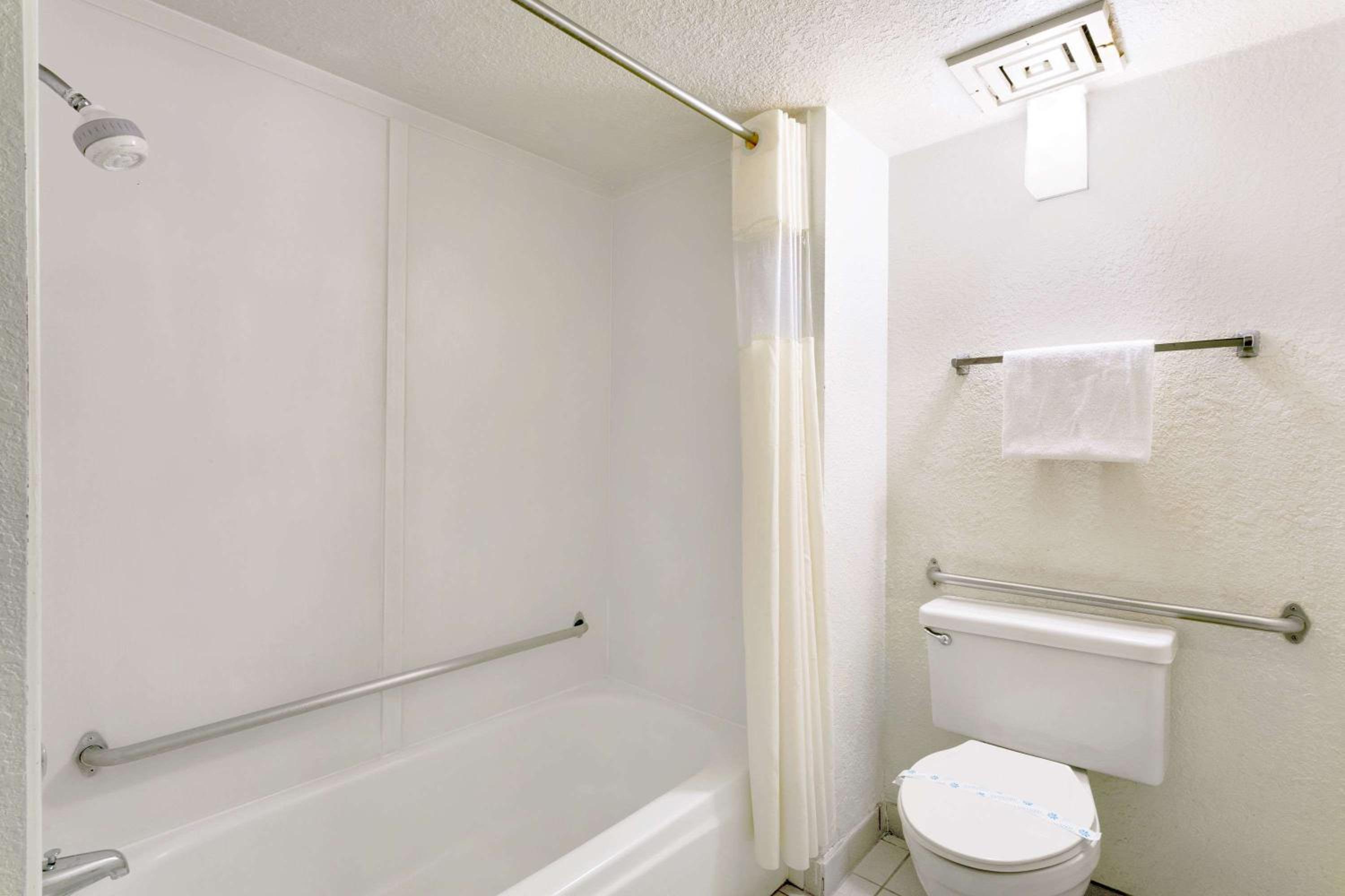Days Inn & Suites by Wyndham Needles view 4