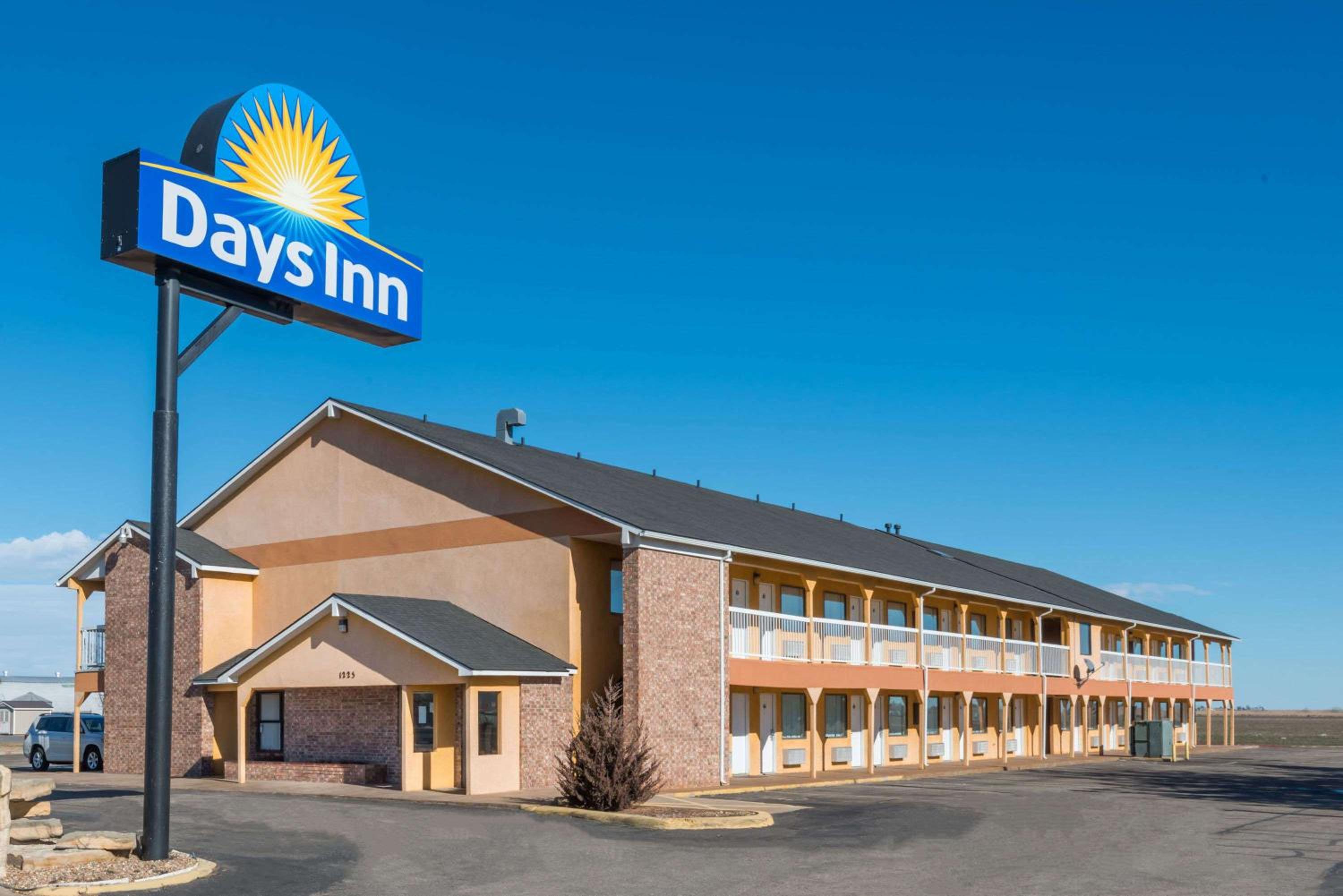 Days Inn by Wyndham Russell view 2