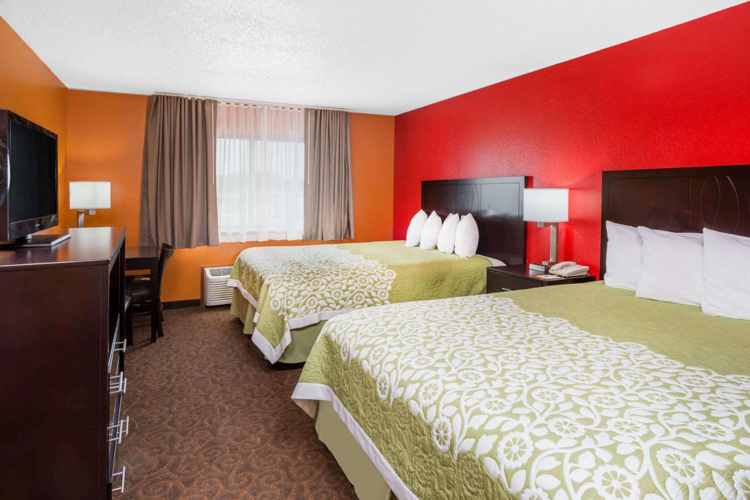 Days Inn by Wyndham Mexico view 3