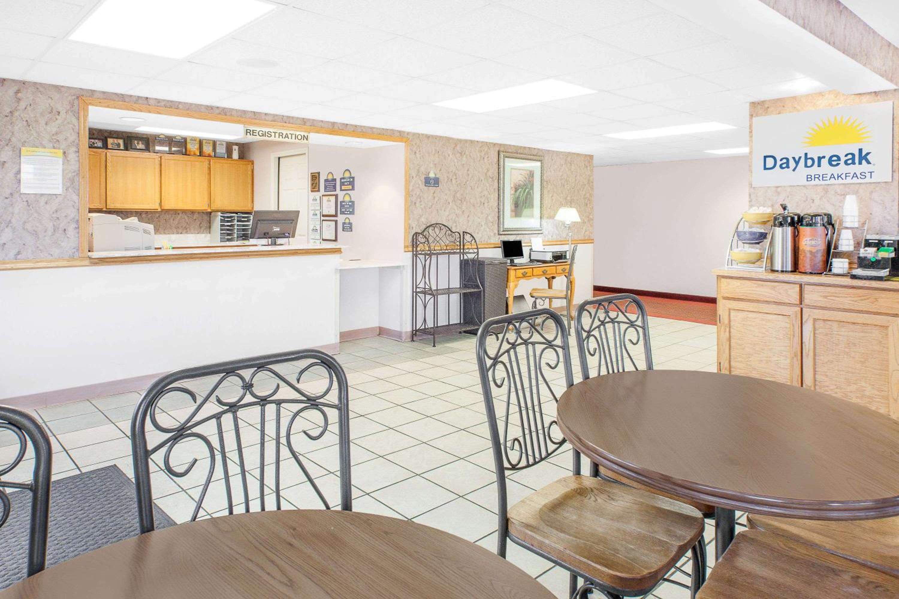 Days Inn by Wyndham Mountain Home view 3