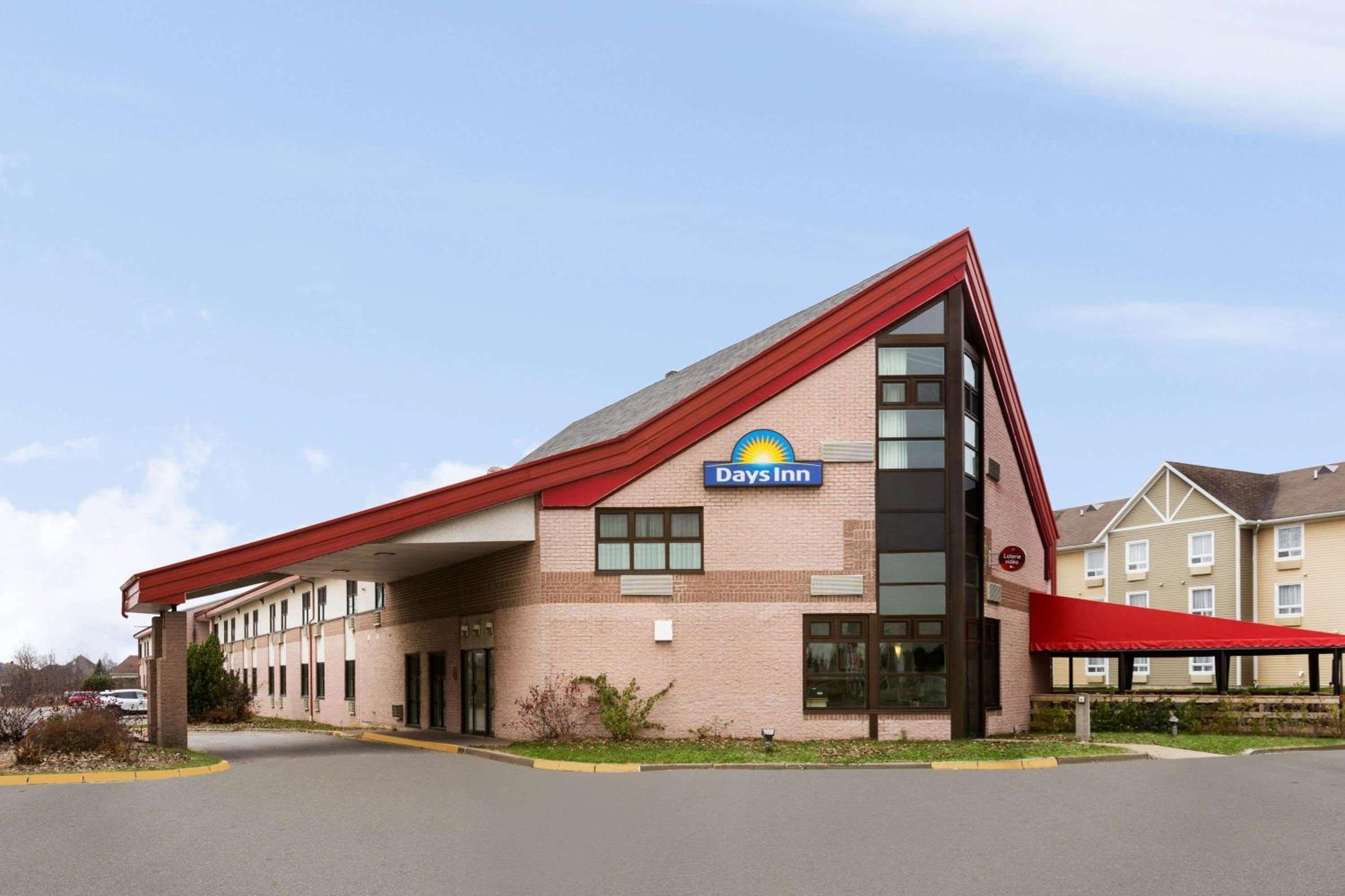 Trois-rivieres Vacations - Days Inn by Wyndham Trois-Rivieres - Property Image 1