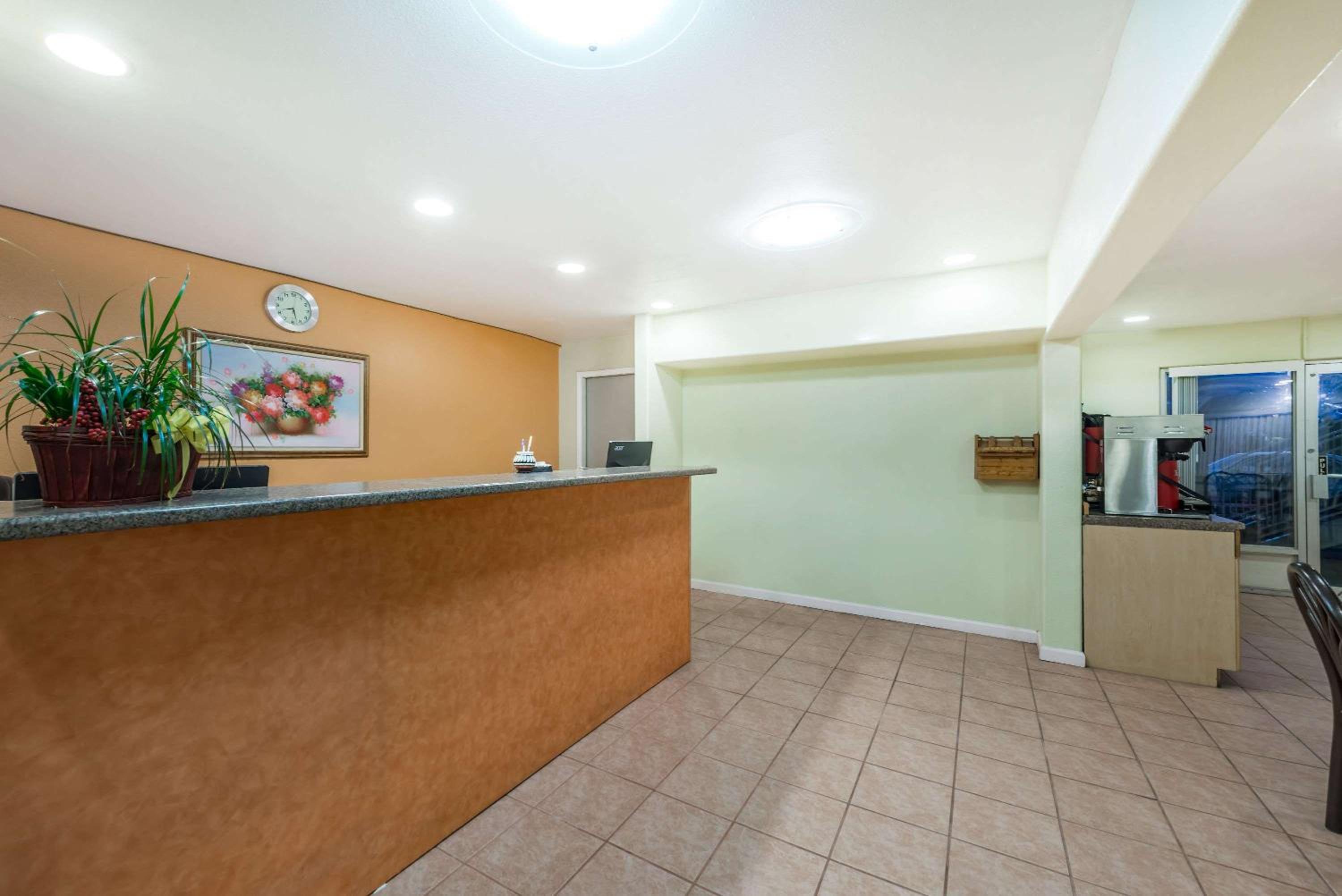 Days Inn by Wyndham Socorro view 2