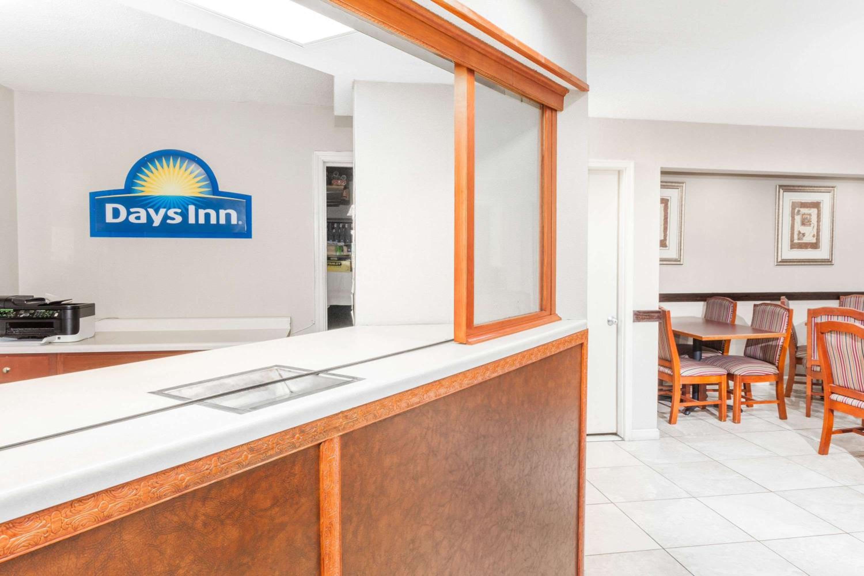 Fort Wayne Vacations - Days Inn by Wyndham Fort Wayne - Property Image 25