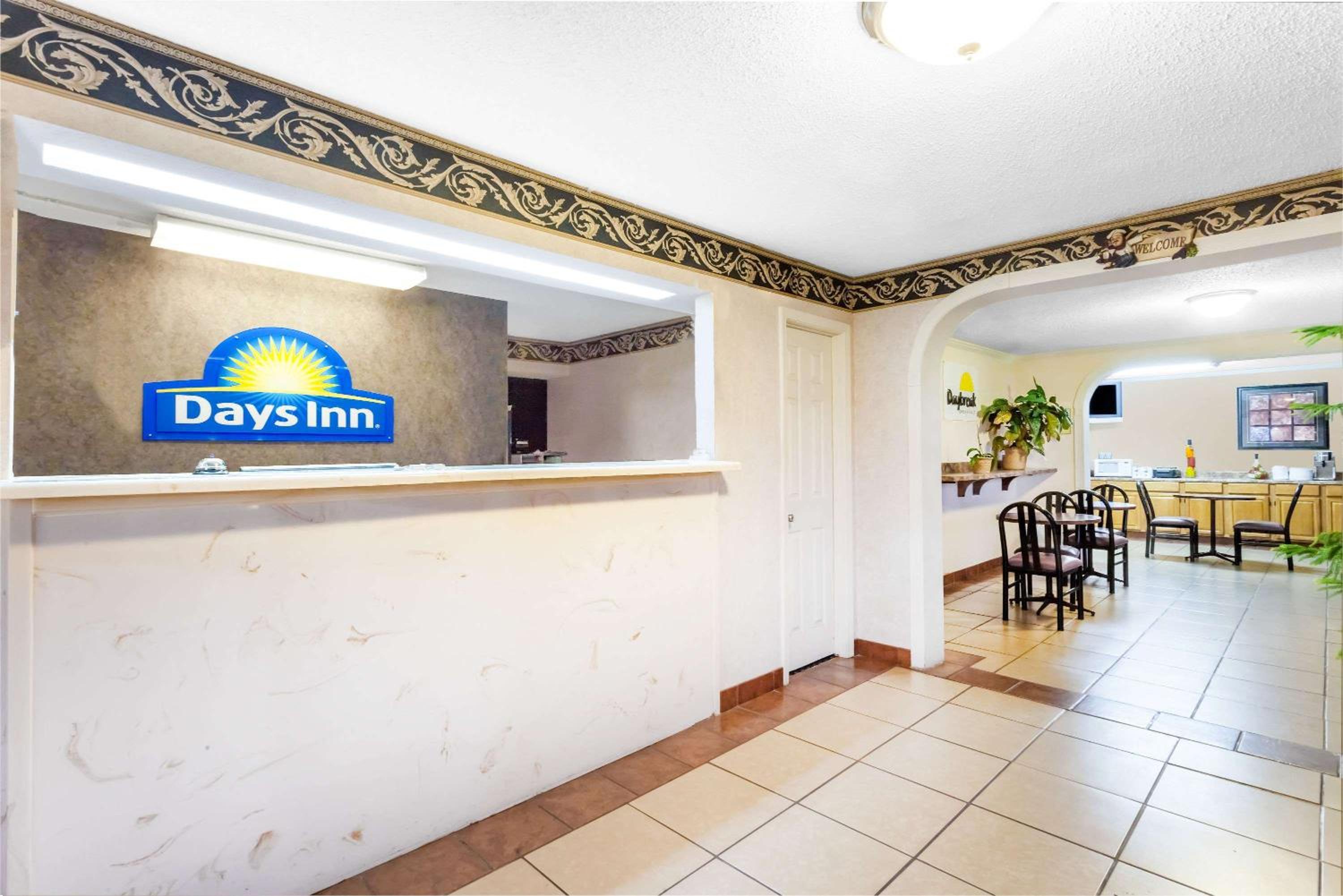Days Inn by Wyndham Martin view 3