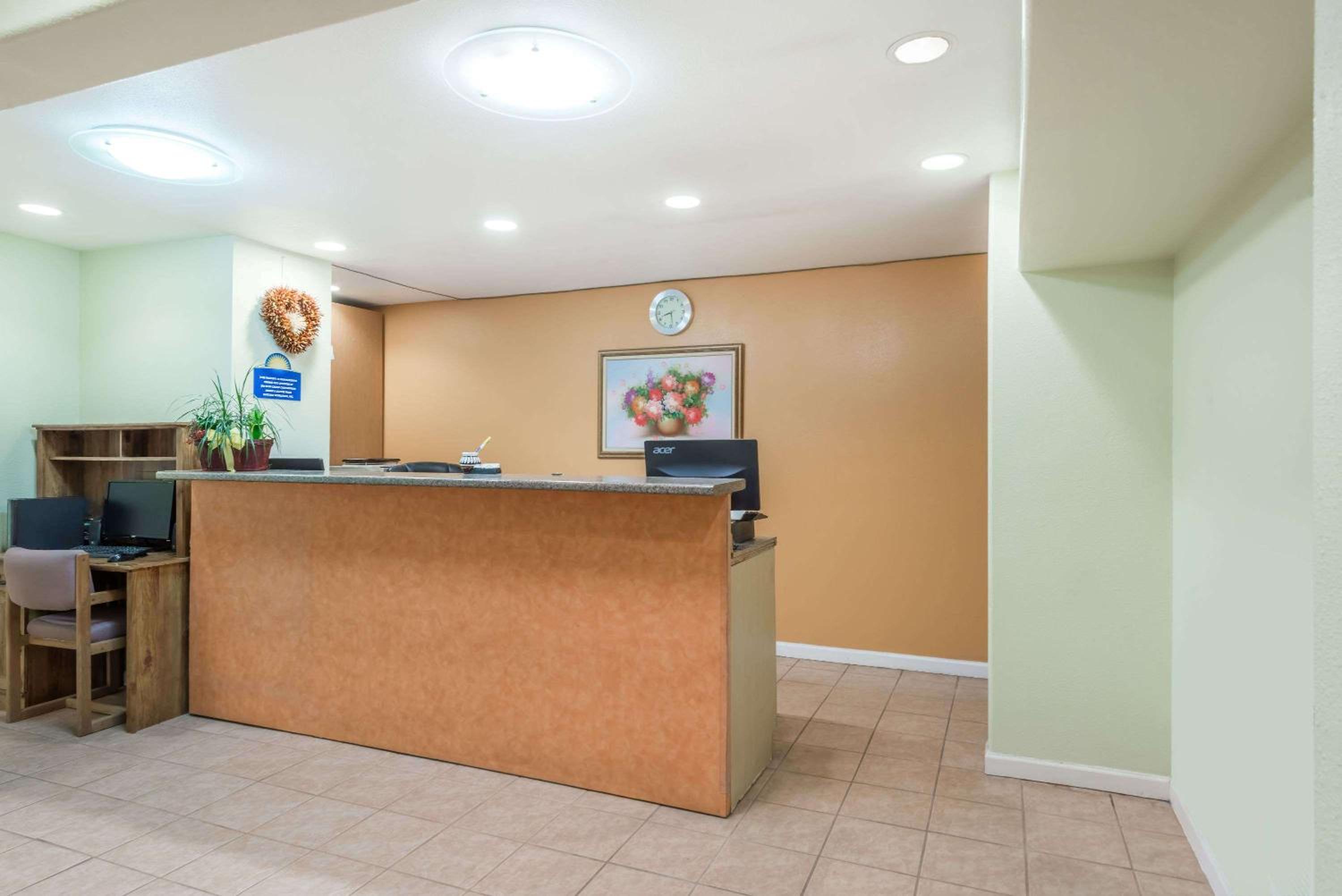 Days Inn by Wyndham Socorro view 3