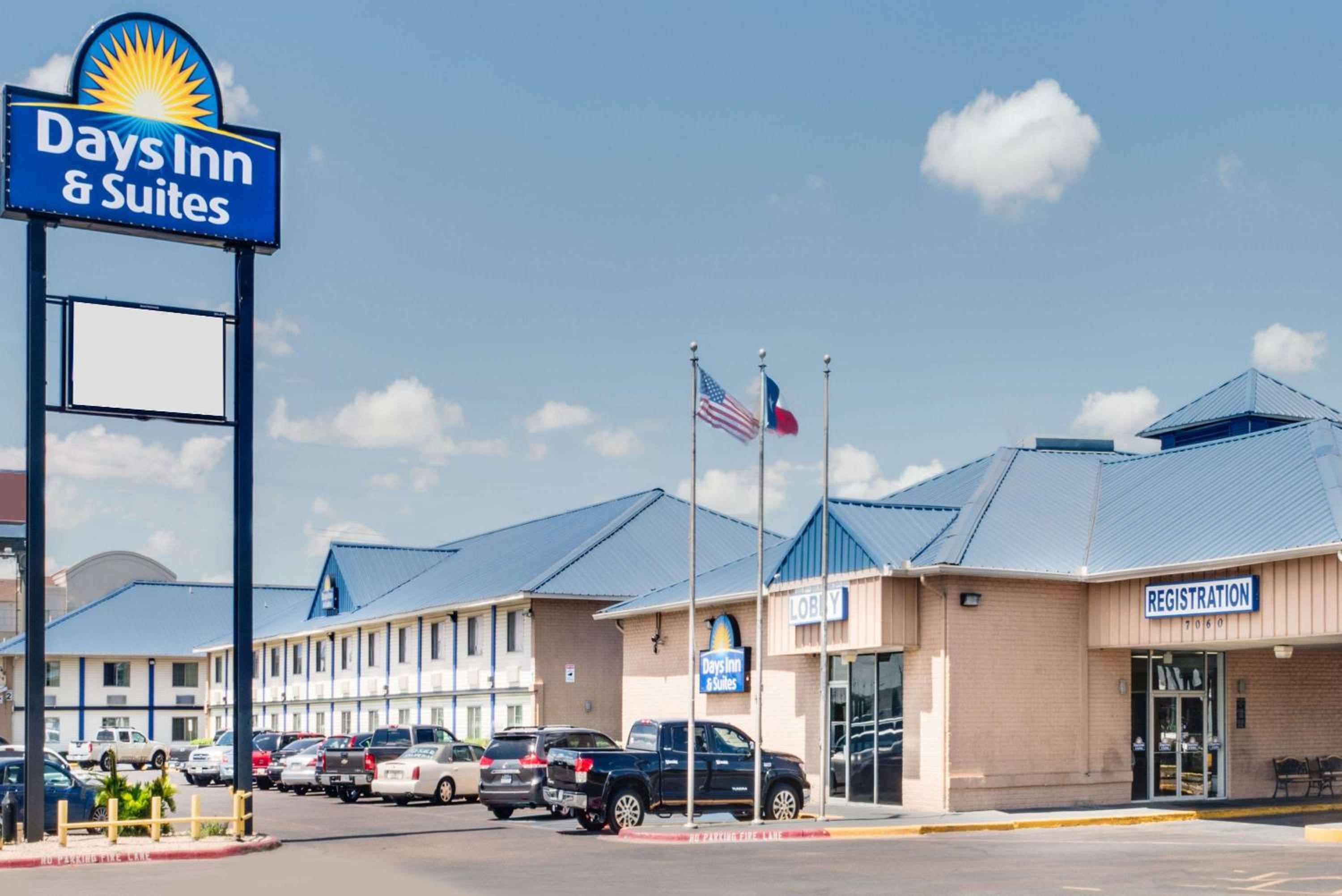 Days Inn & Suites by Wyndham Laredo — hotel in Laredo, Texas