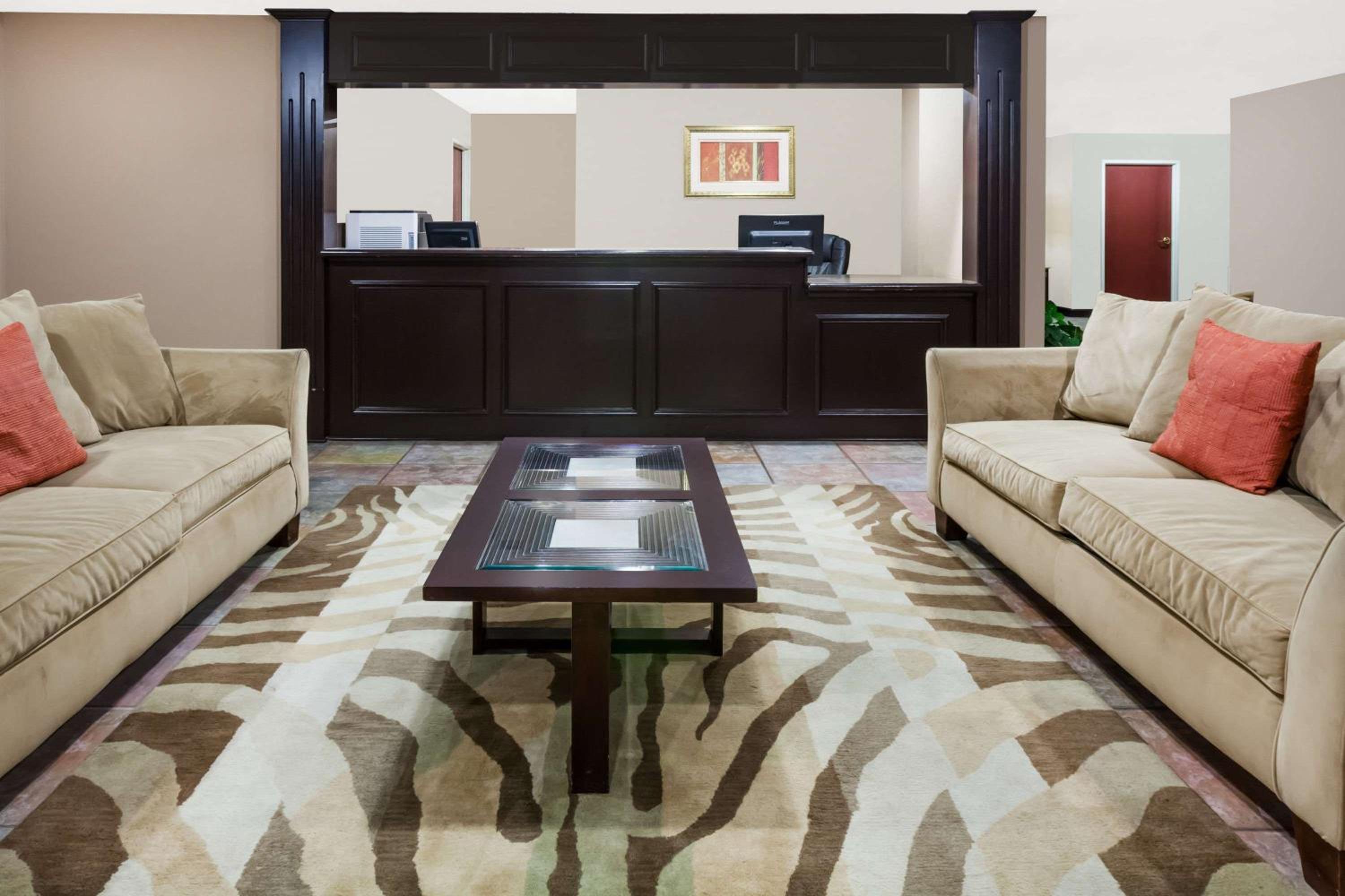 Days Inn & Suites by Wyndham New Iberia view 2