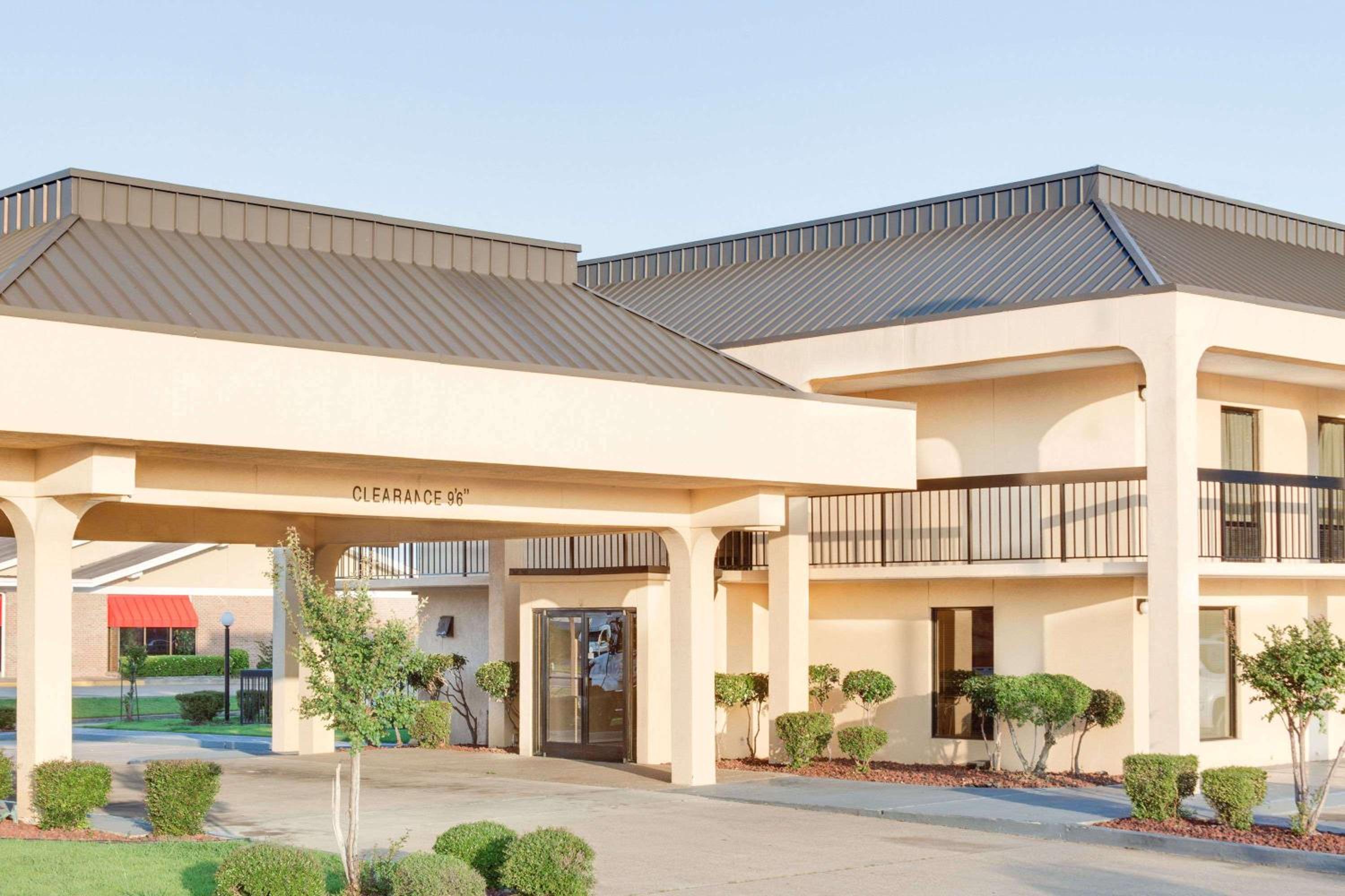 Days Inn by Wyndham Greenville MS - Image 3