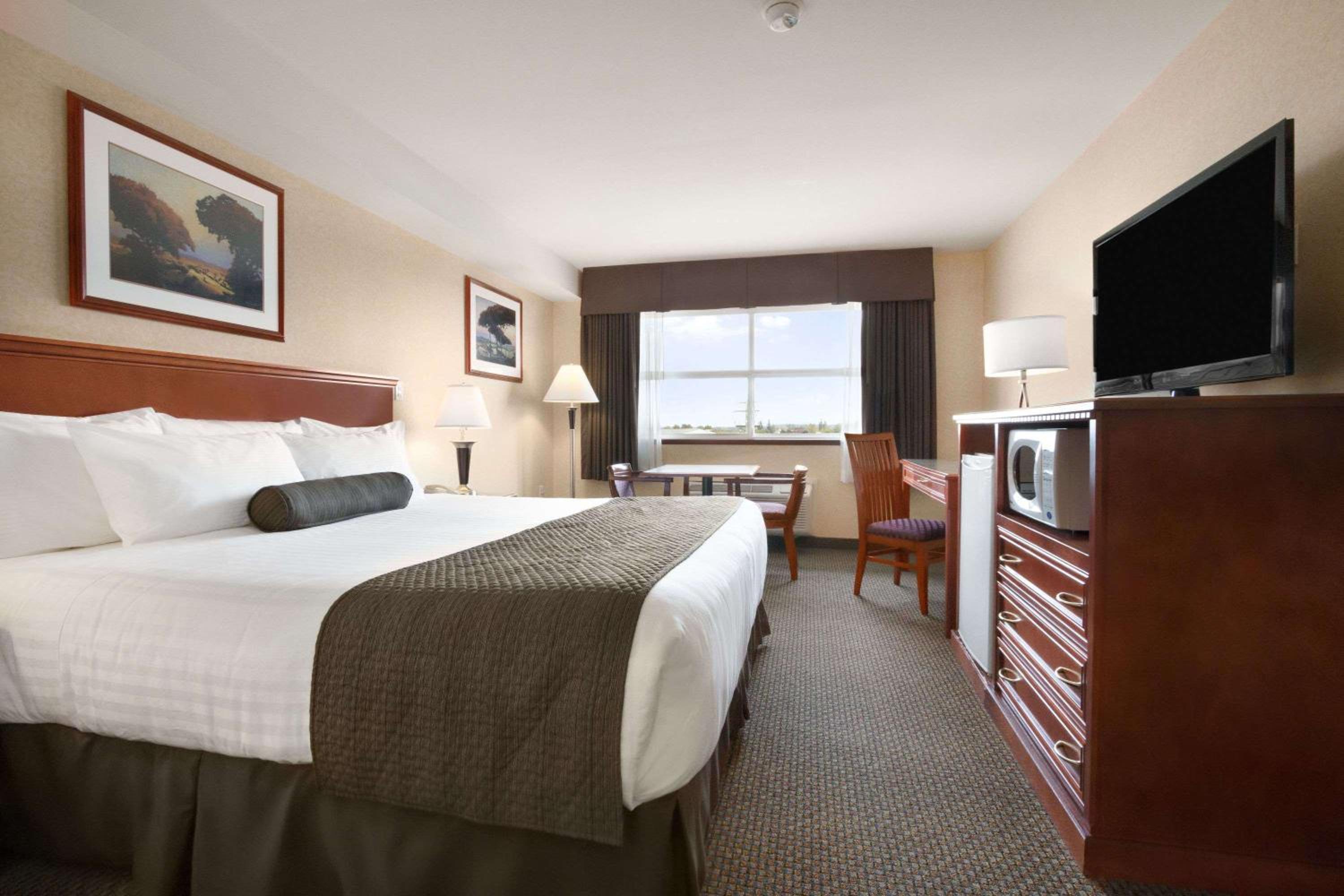 Langley Vacations - Days Inn  Suites by Wyndham Langley - Property Image 9