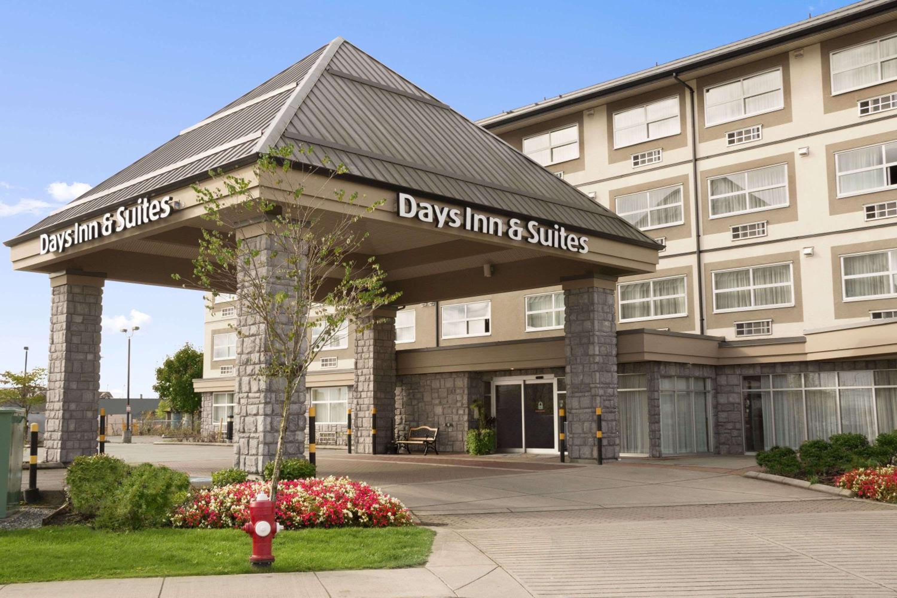 Langley Vacations - Days Inn  Suites by Wyndham Langley - Property Image 11