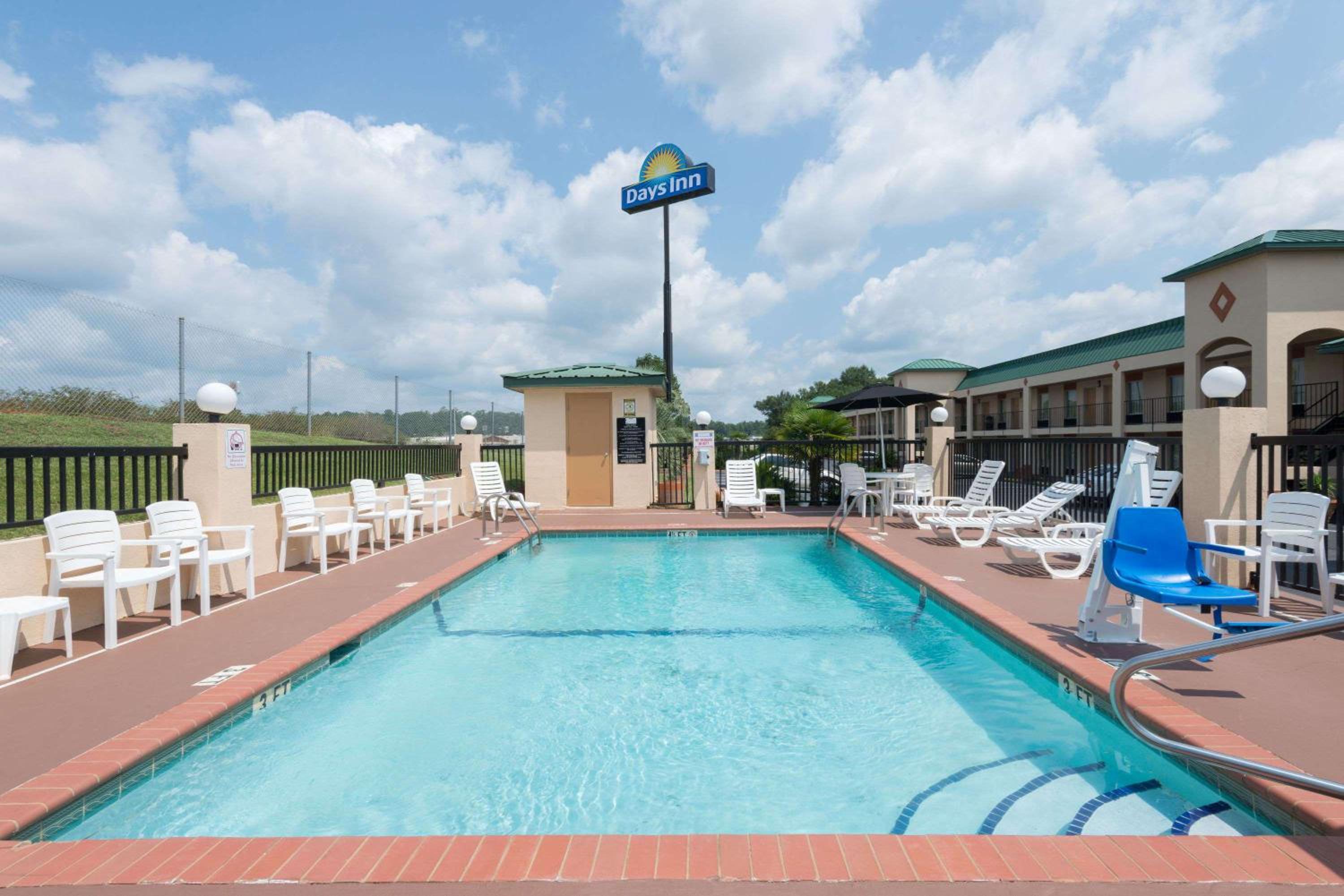 Days Inn by Wyndham Greenville view 4