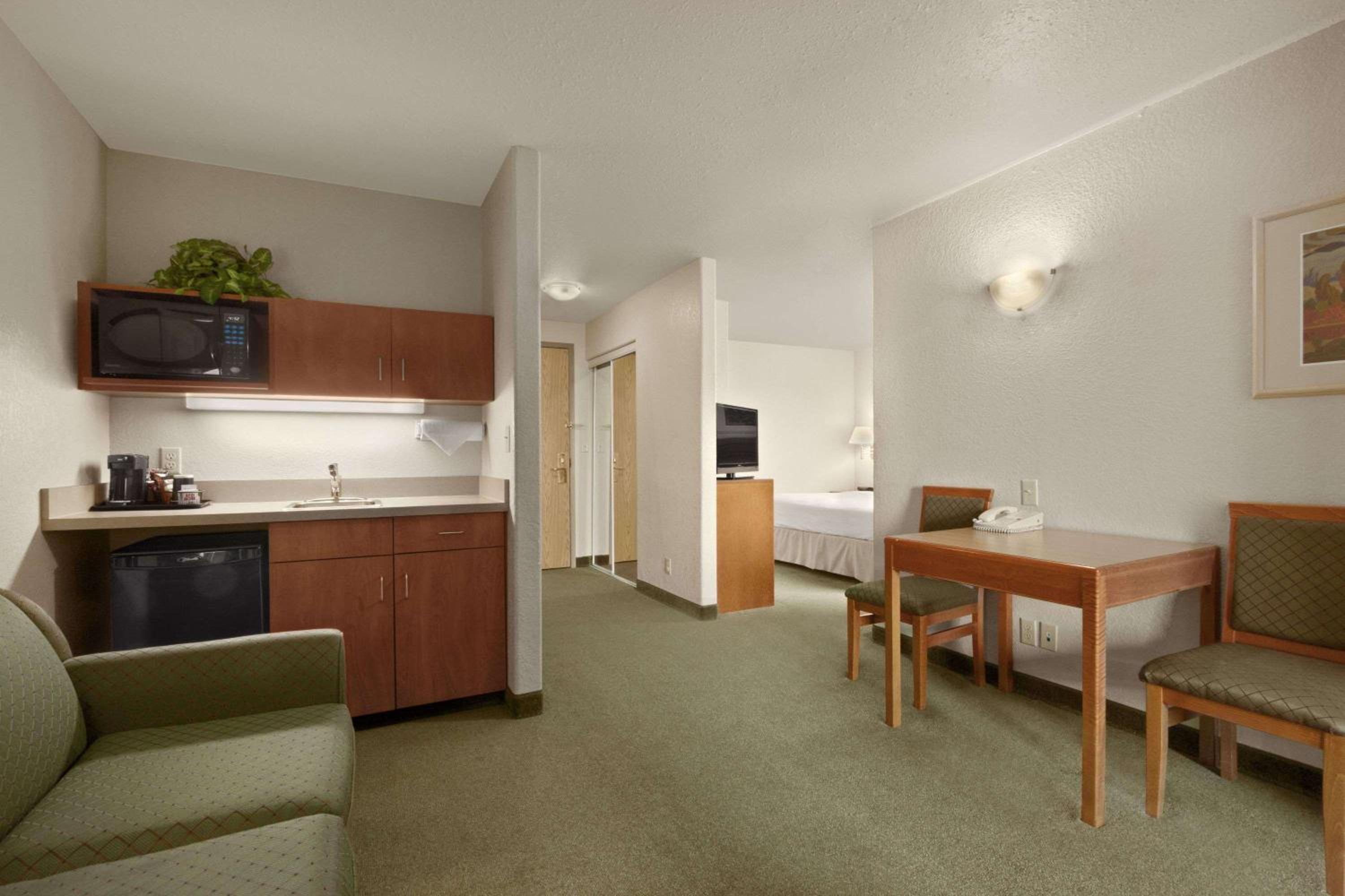 Red Deer Vacations - Days Inn by Wyndham Red Deer - Property Image 6
