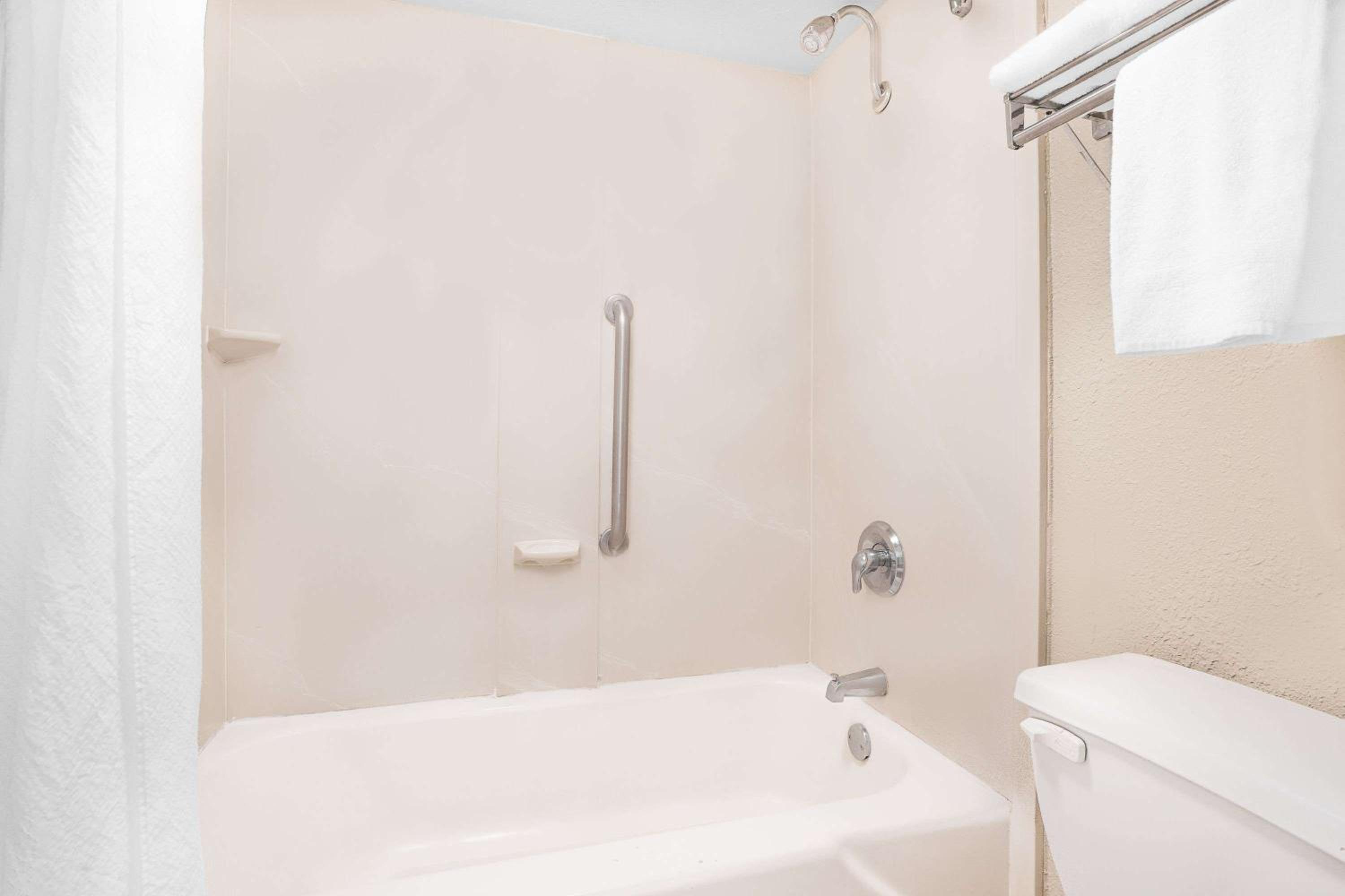 Days Inn by Wyndham Attalla - Property Image 25