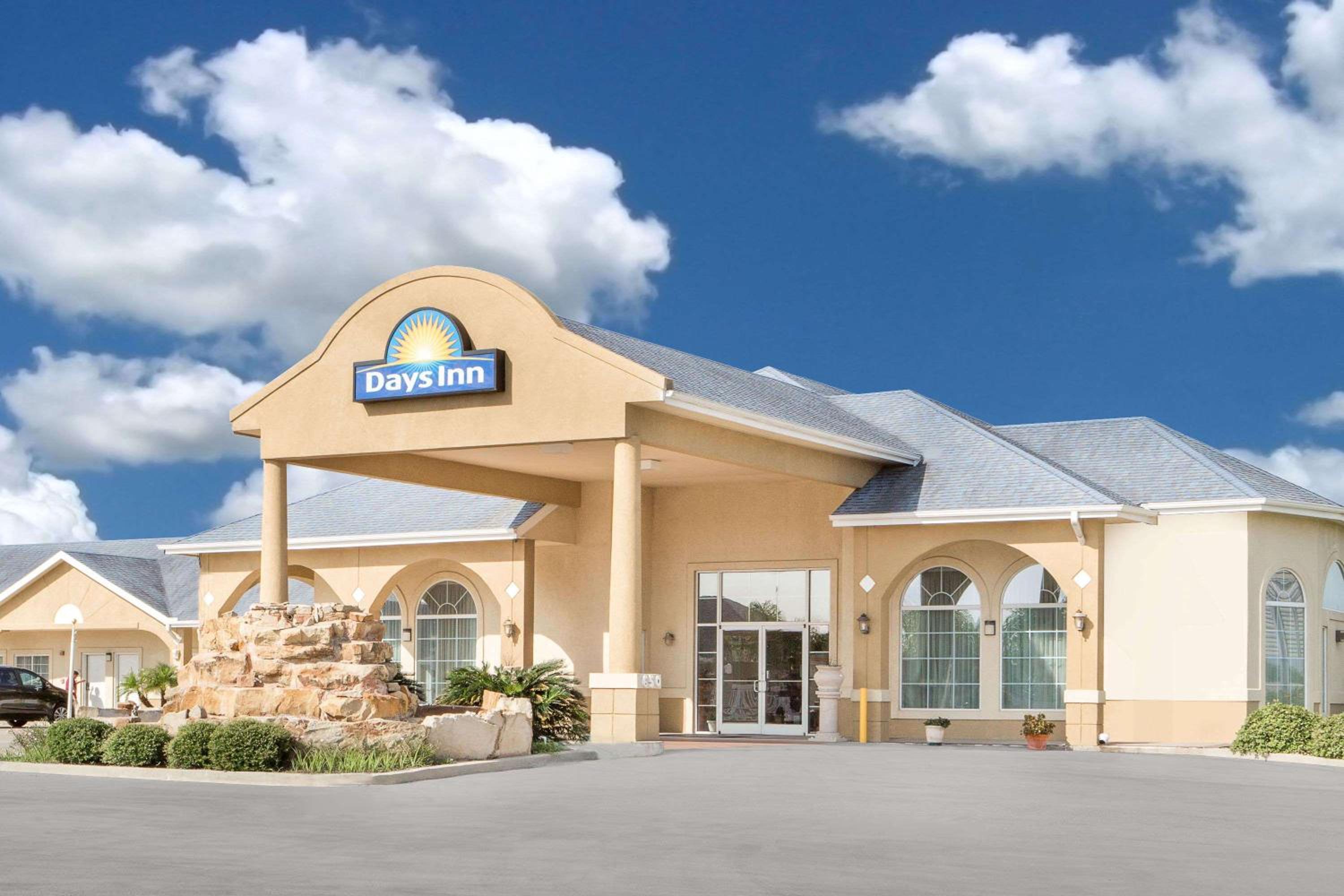 Days Inn by Wyndham Robstown view 2