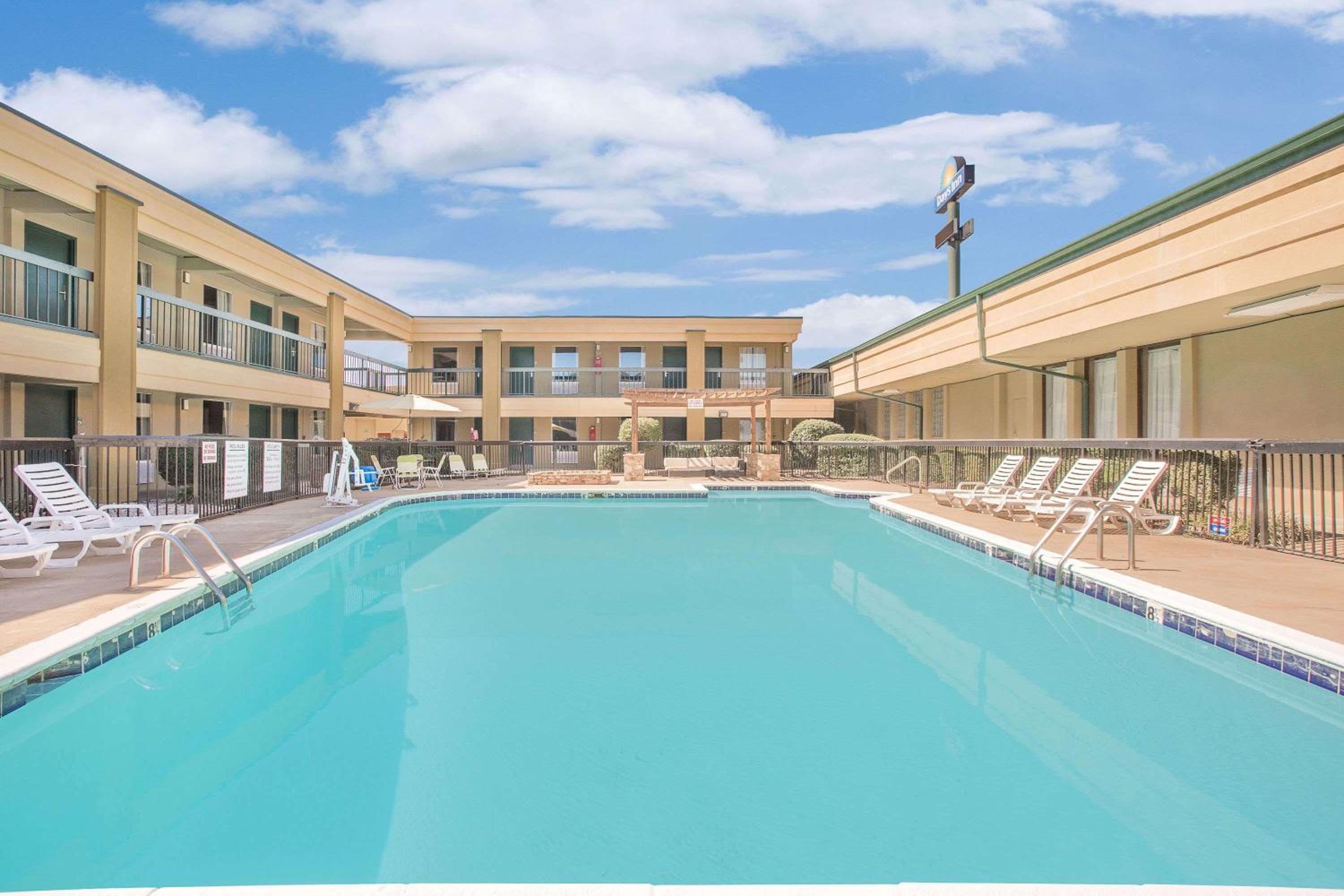 Days Inn by Wyndham Attalla - Property Image 1