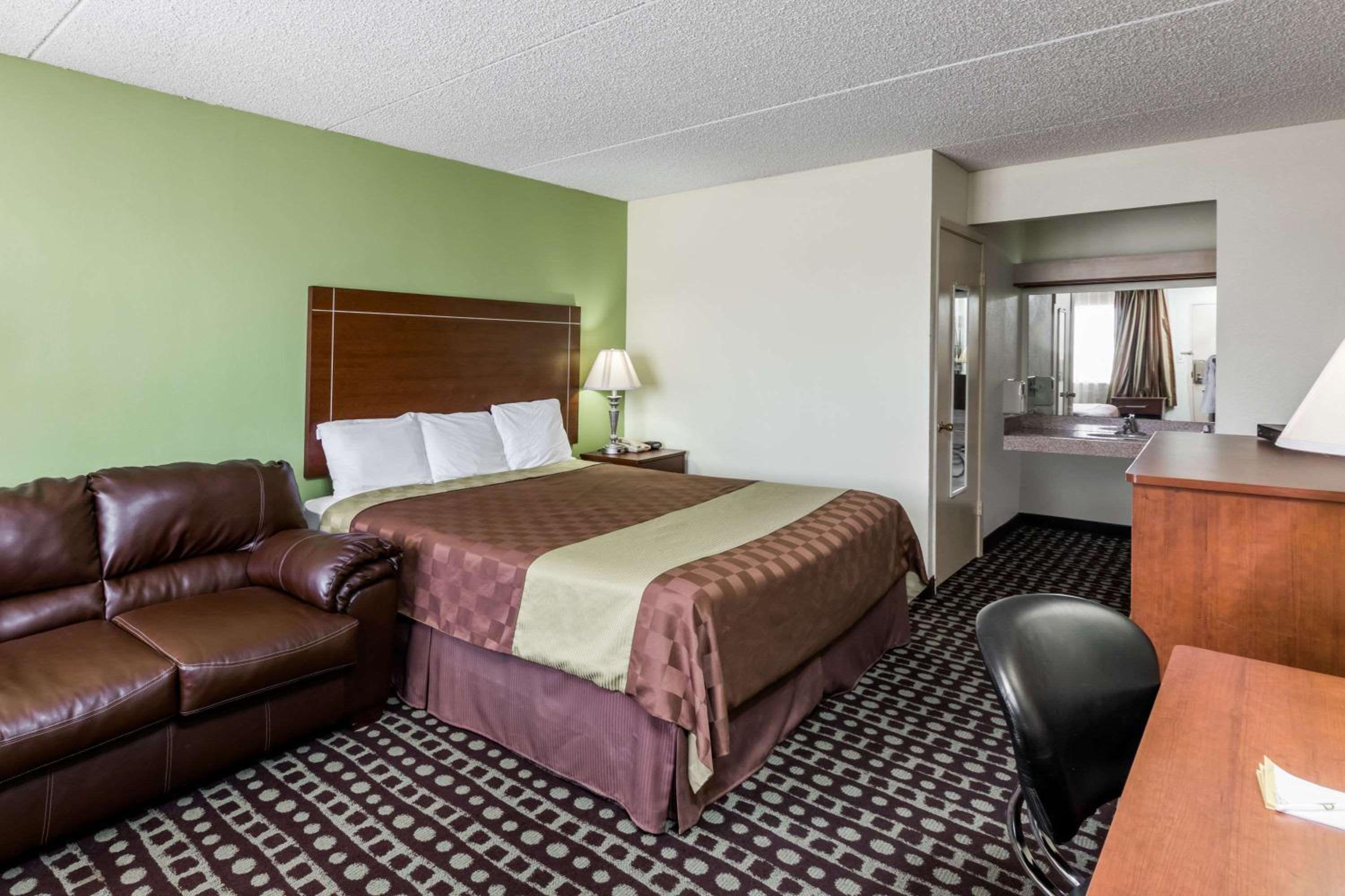 Days Inn by Wyndham Midland view 5