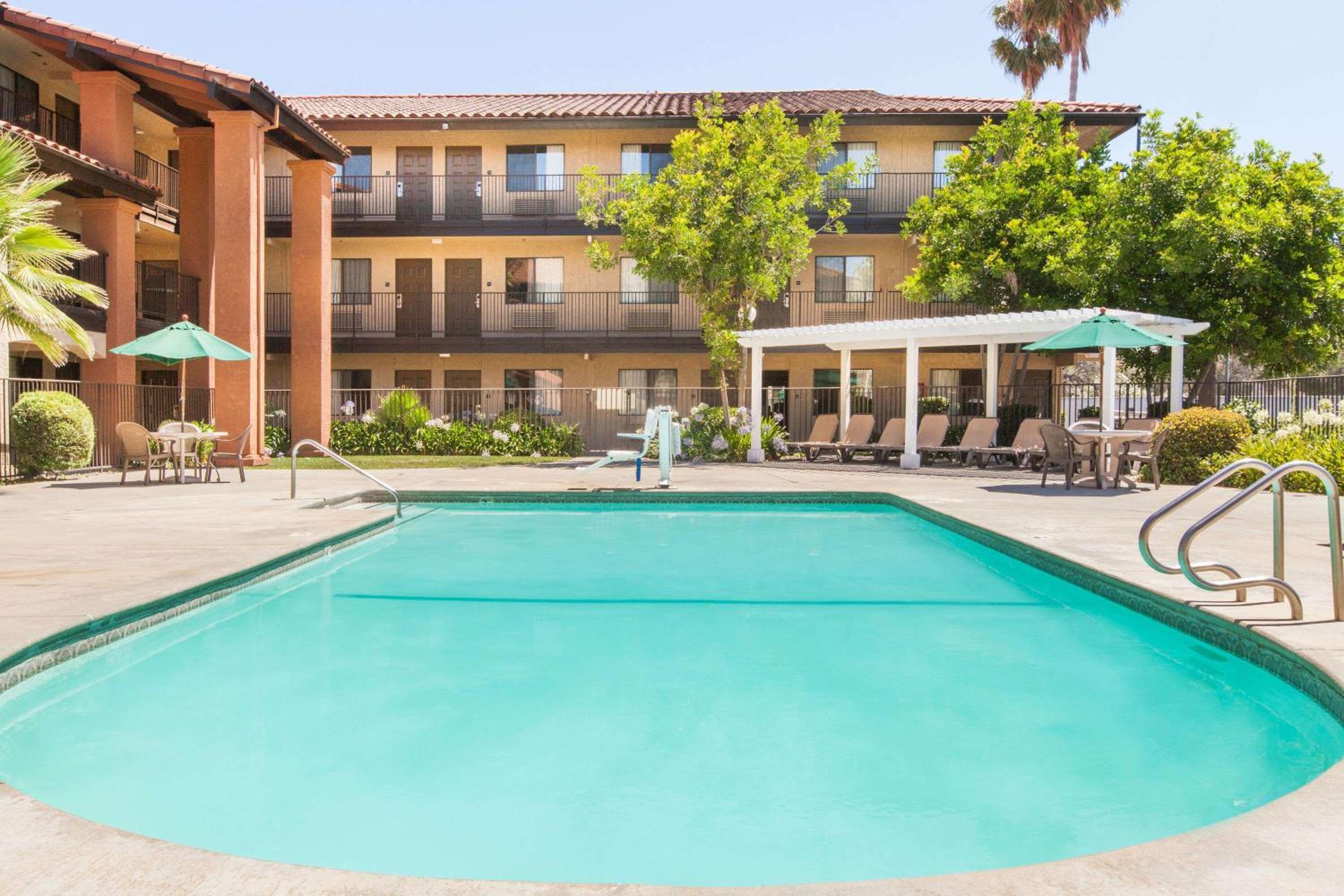 San Jose Vacations - Days Inn by Wyndham San Jose Airport - Property Image 1