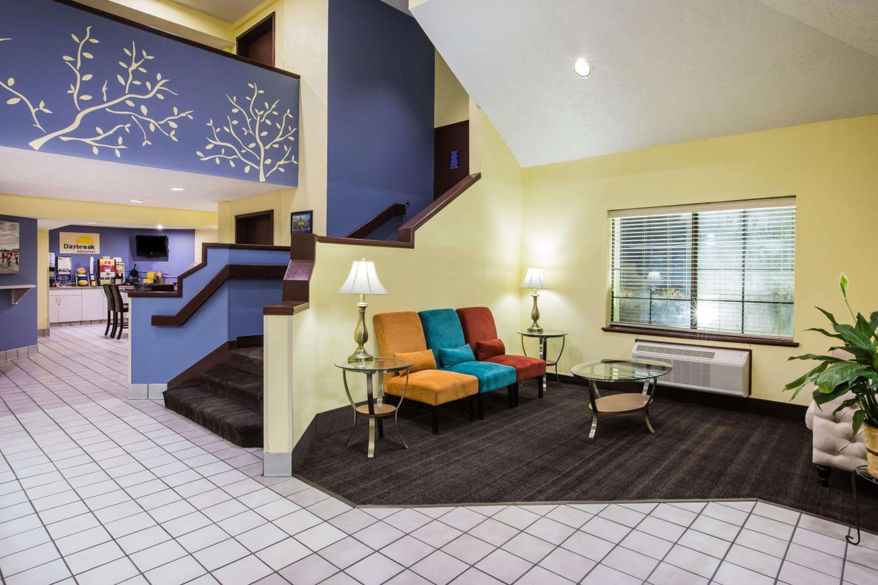 Kansas City Vacations - Days Inn by Wyndham Blue Springs - Property Image 3